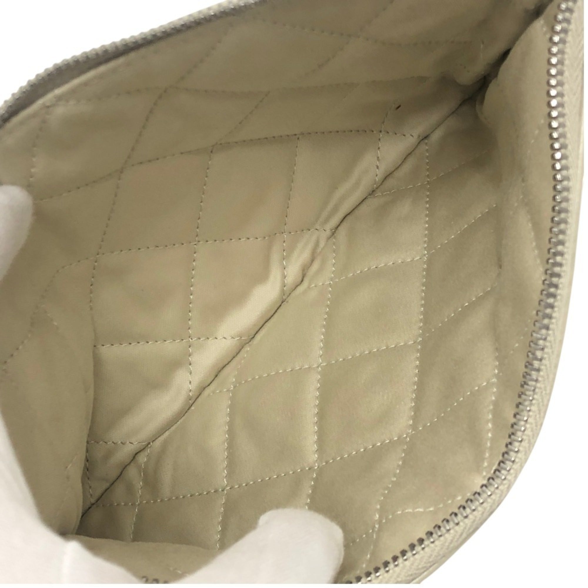 Chanel Gray Leather Shoulder Bag (Pre-Owned)