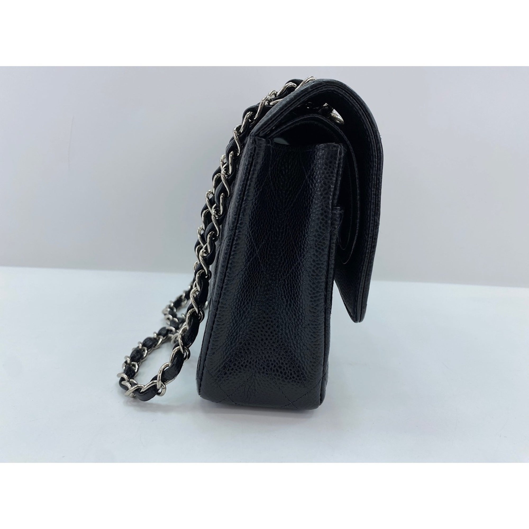 Chanel Black Shoulder Bag (Pre-Owned)