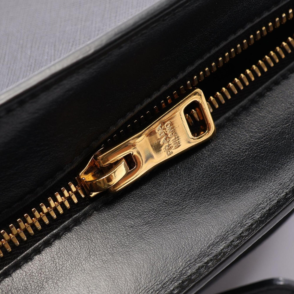 Prada Black Saffiano Handbag Shoulder Bag (Pre-Owned)