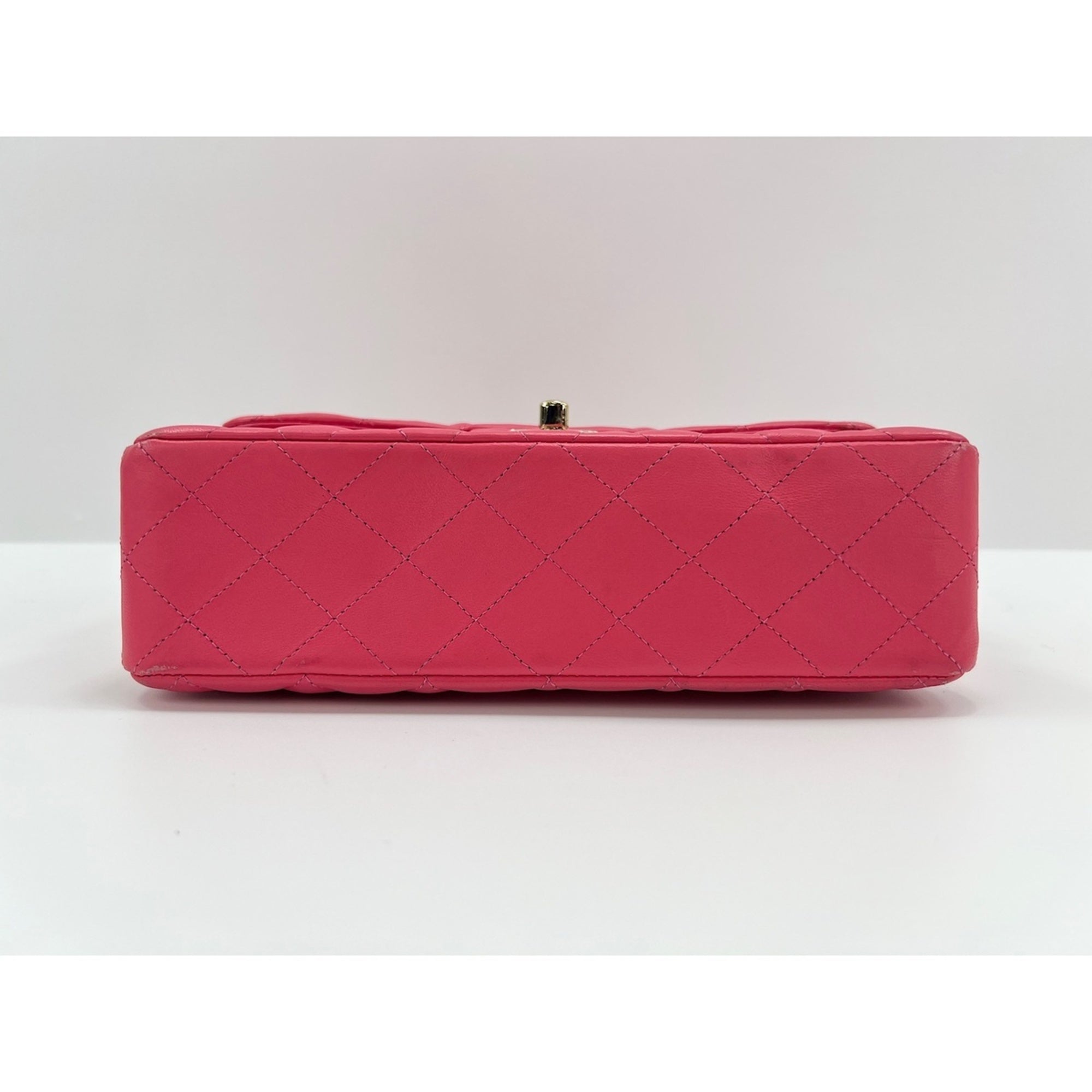 Chanel Matelasse Pink Shoulder Bag (Pre-Owned)