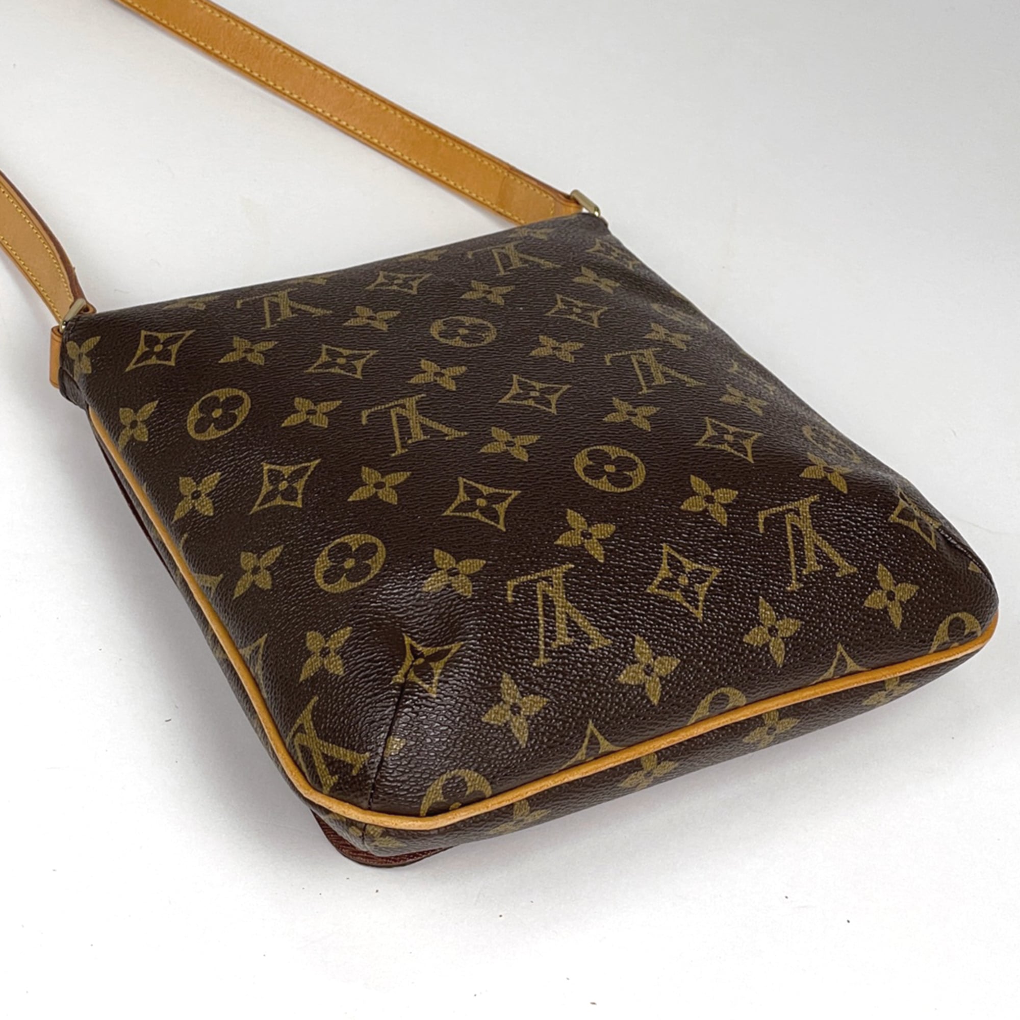 Louis Vuitton Brown Monogram Shoulder Bag (Pre-Owned)