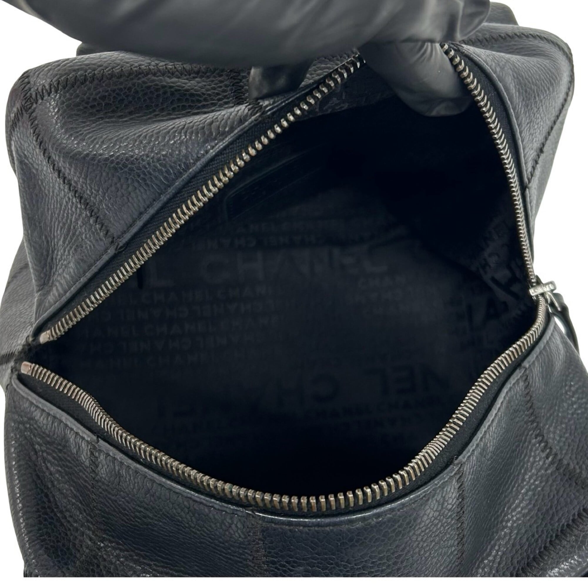 Chanel Black Grained Calfskin Handbag (Pre-Owned)