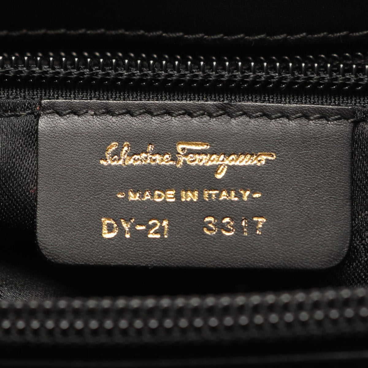 Salvatore Ferragamo Black Leather Handbag (Pre-Owned)