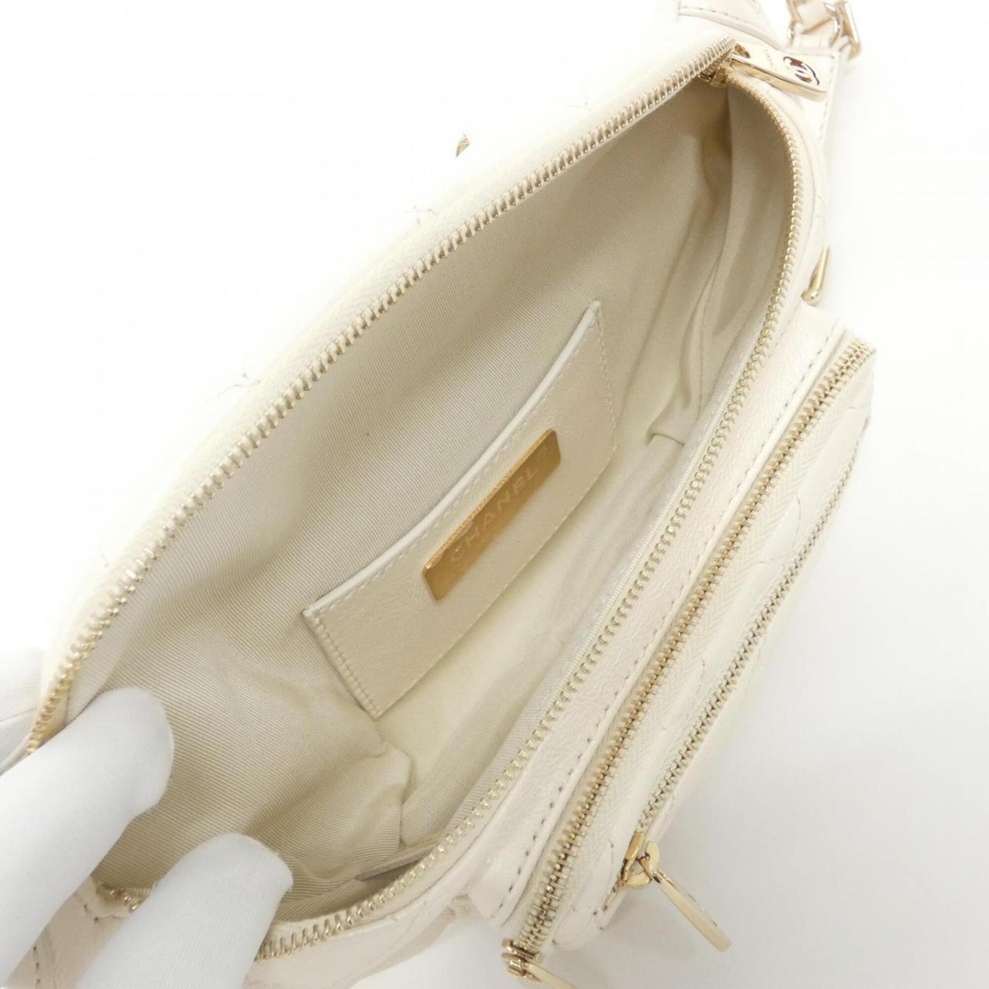 Chanel Ivory Leather Fanny Pack (Pre-Owned)