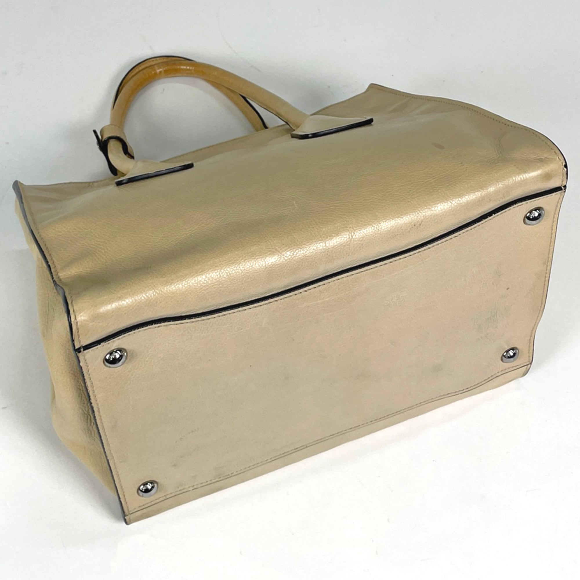 Prada Beige Leather Handbag (Pre-Owned)