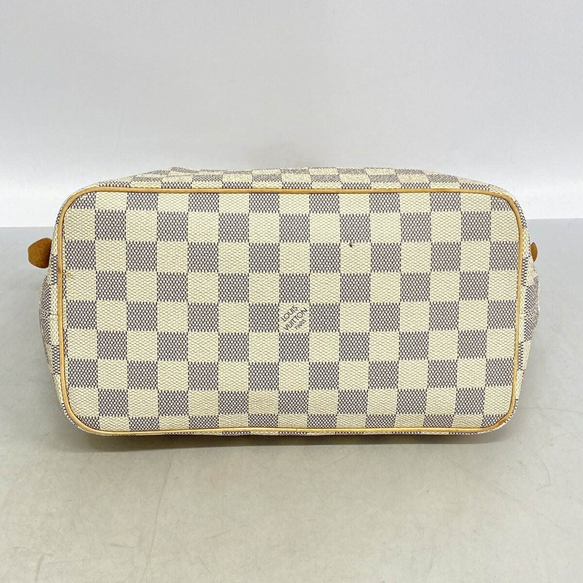 Louis Vuitton White Handbag (Pre-Owned)