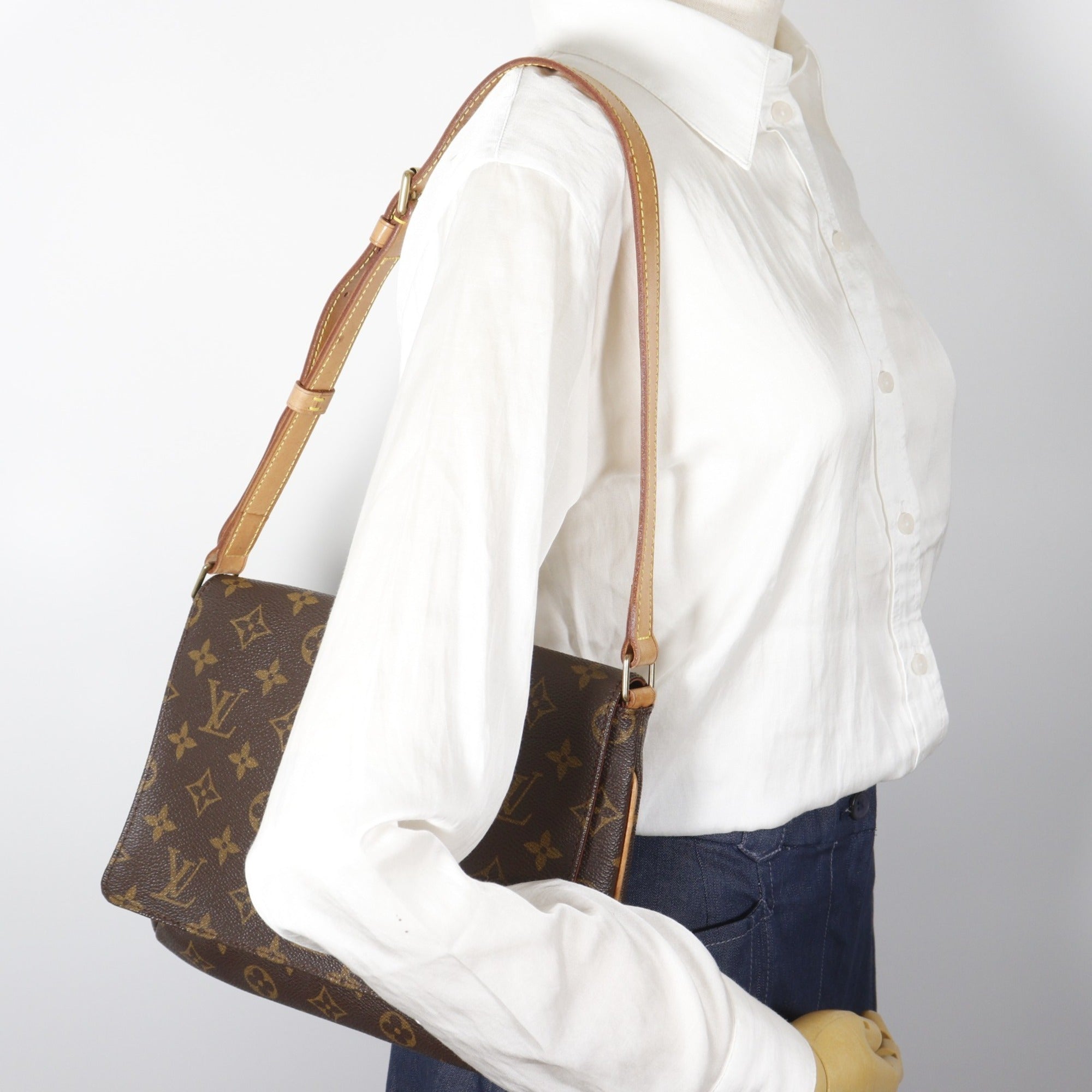 Louis Vuitton Brown Monogram Monogram Shoulder Bag (Pre-Owned)