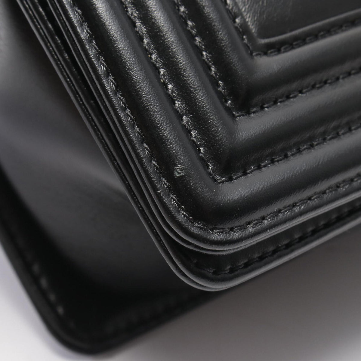 Chanel Black Leather Handbag Shoulder Bag (Pre-Owned)