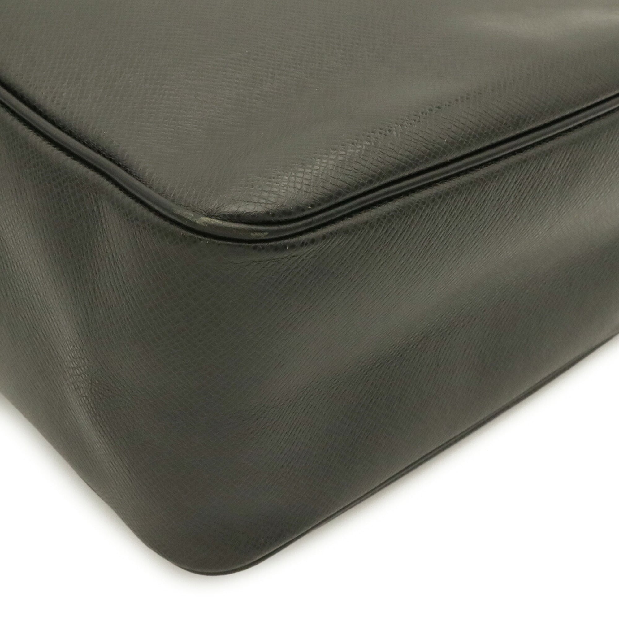Louis Vuitton Ardoise Black Taiga Leather Shoulder Bag (Pre-Owned)