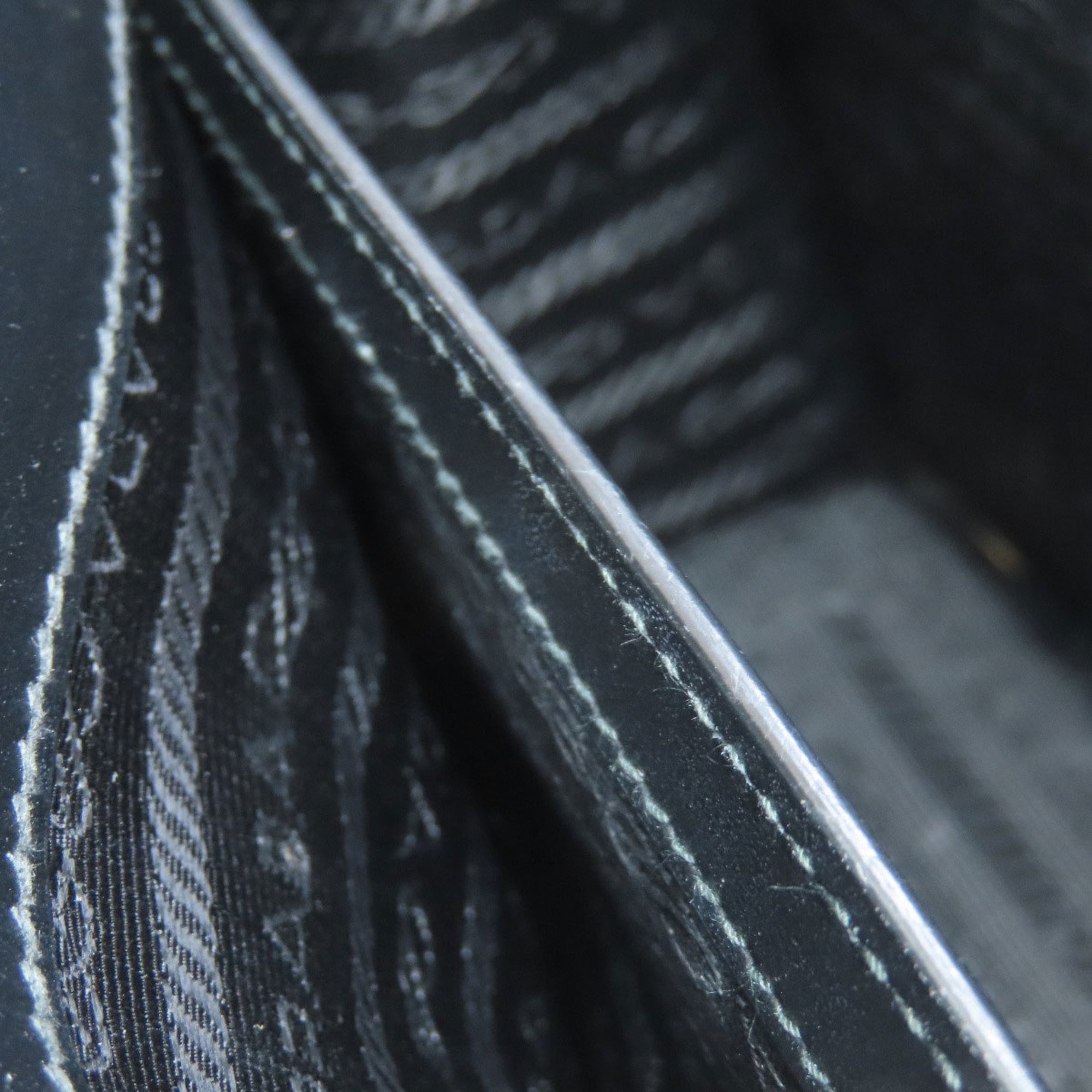 Prada Saffiano Black Saffiano Shoulder Bag (Pre-Owned)