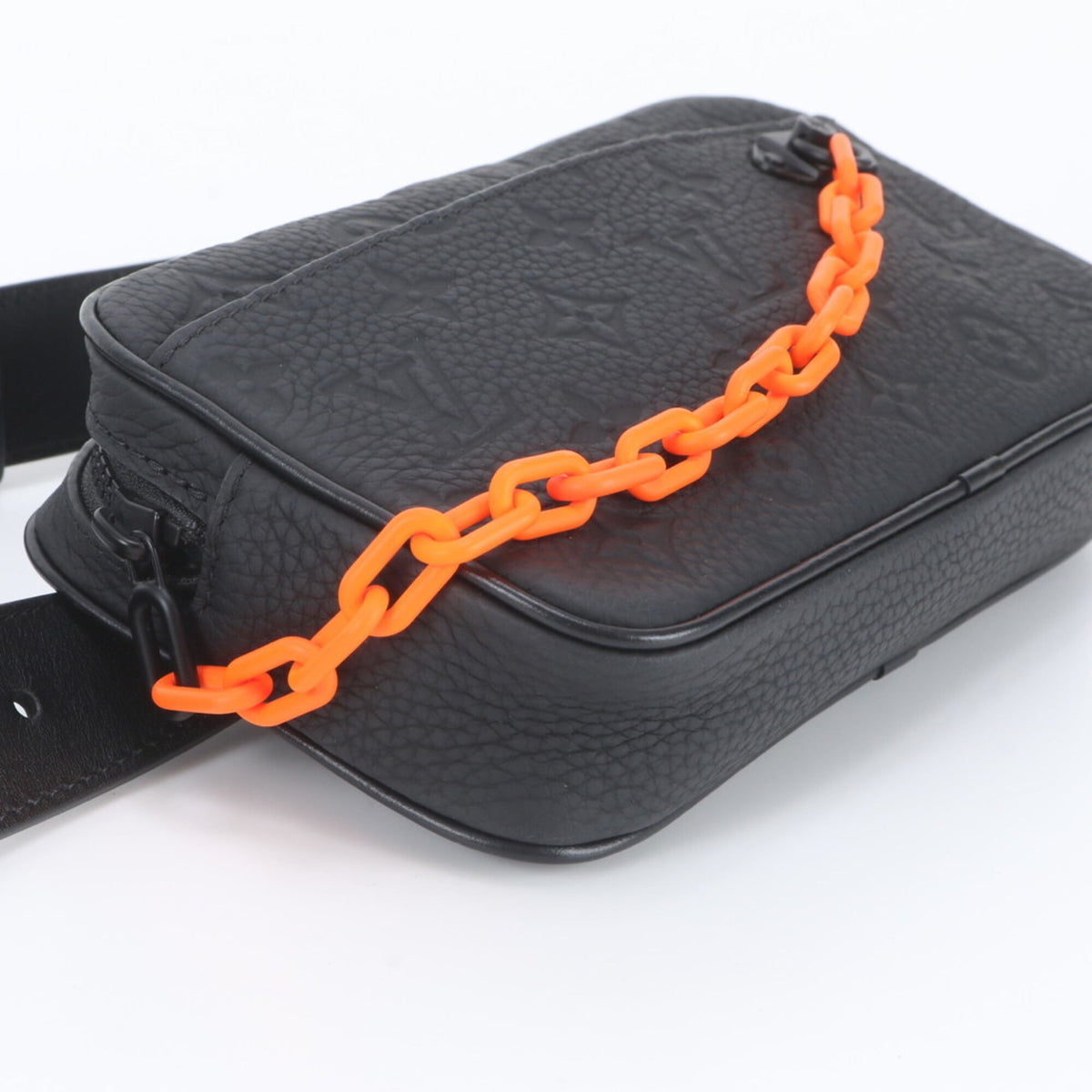 Louis Vuitton Black Leather Pochette Sling Bag (Pre-Owned)