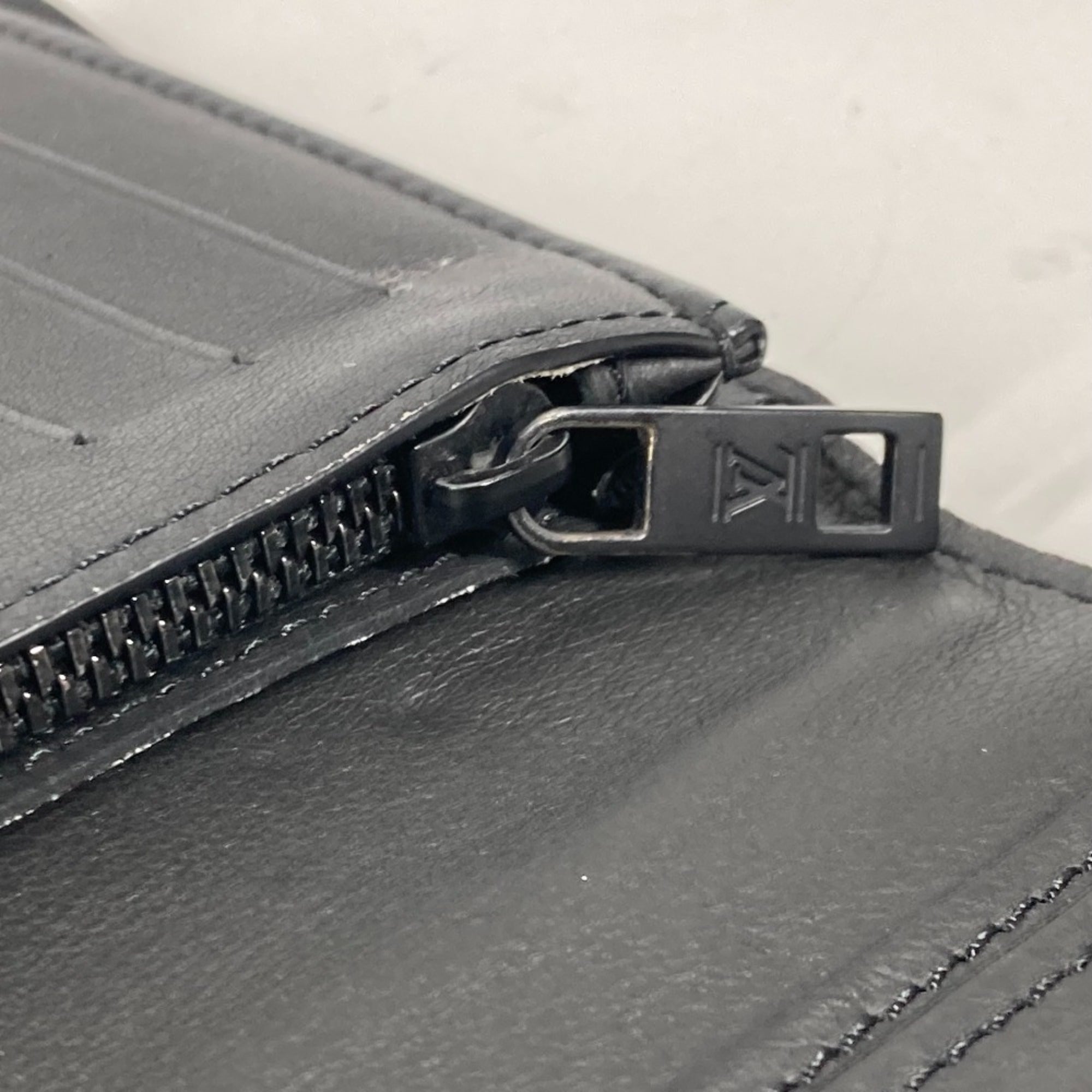 Louis Vuitton Black Leather Long Wallet (Bi-Fold) (Pre-Owned)