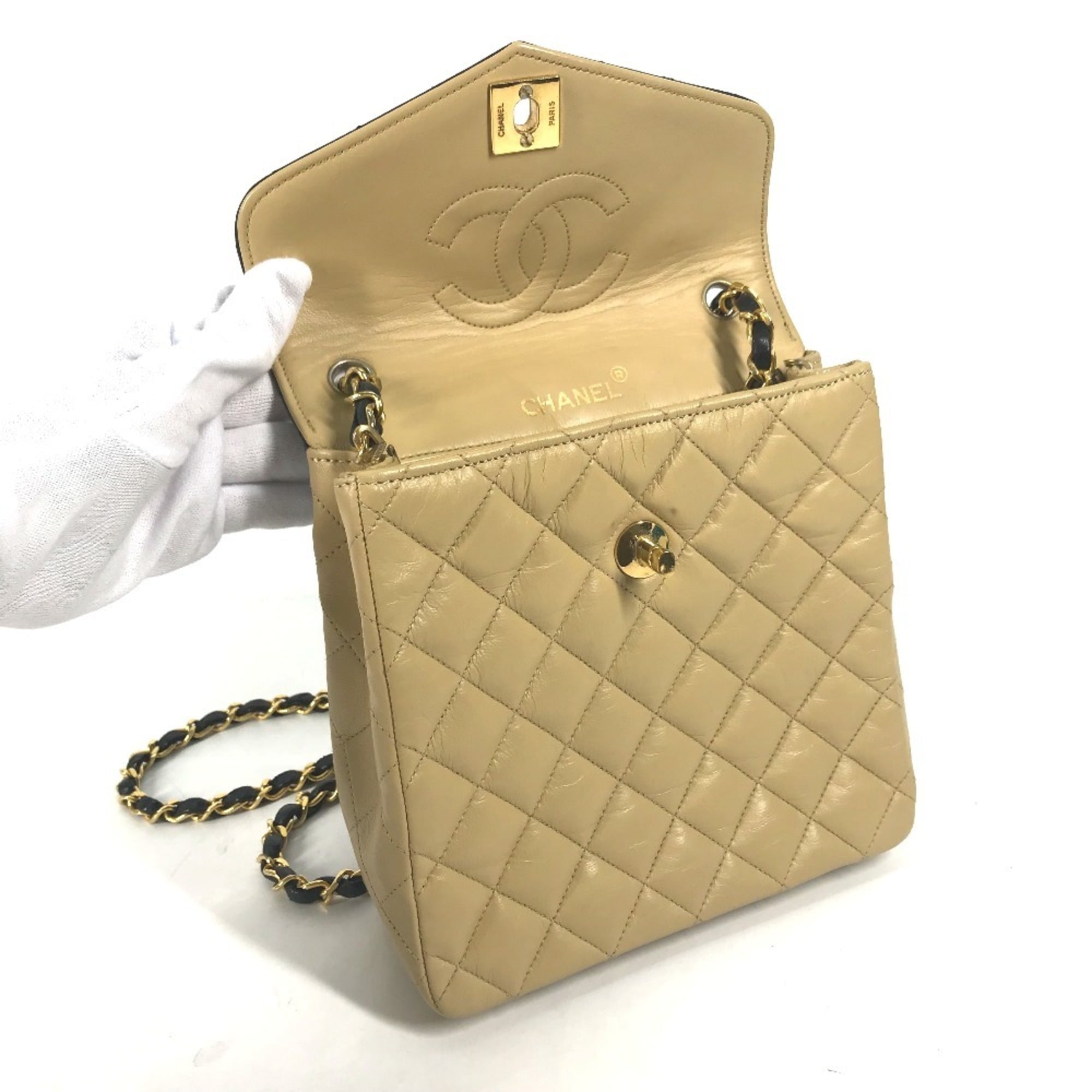 Chanel Beige Black Leather Shoulder Bag (Pre-Owned)
