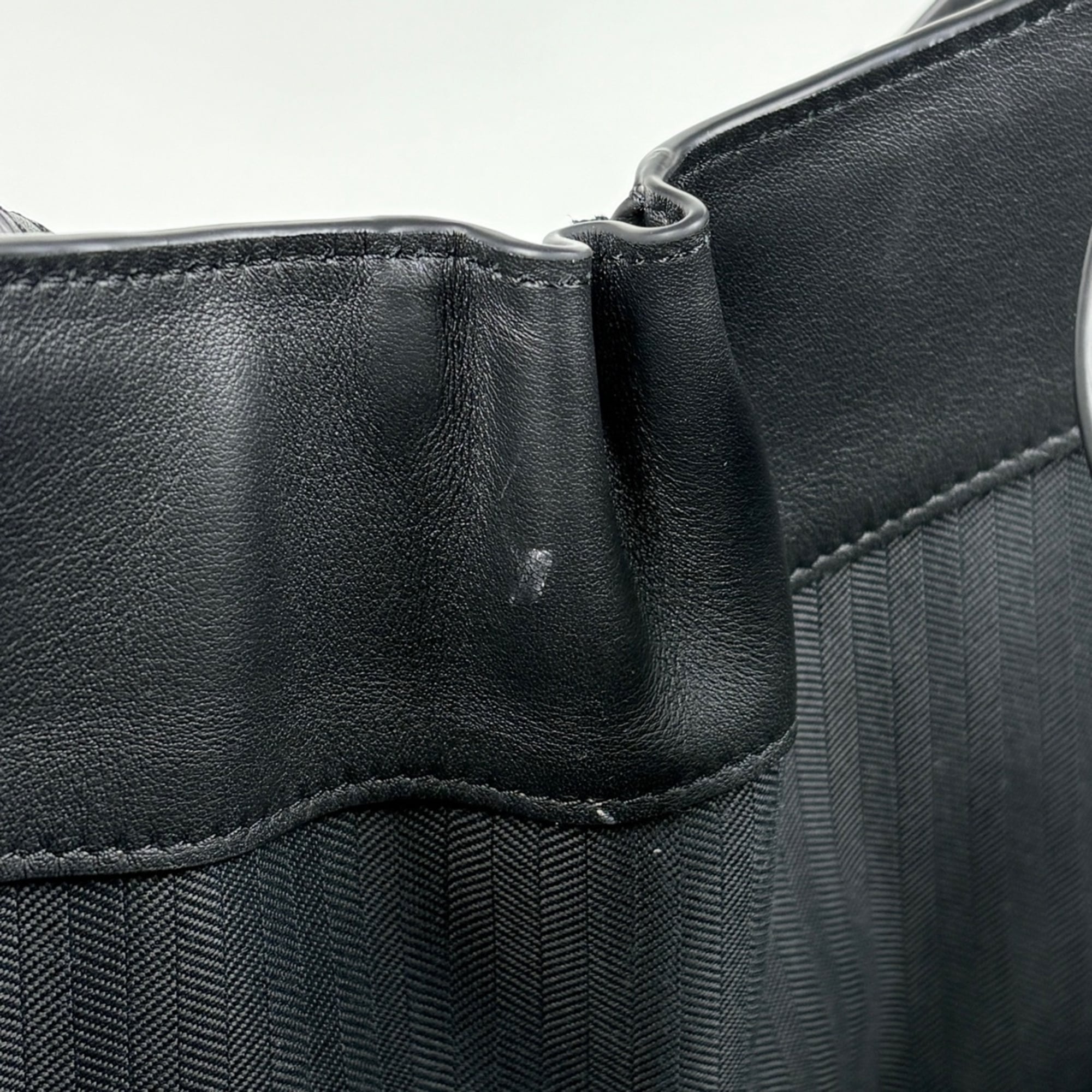 Loewe Black Leather Handbag (Pre-Owned)