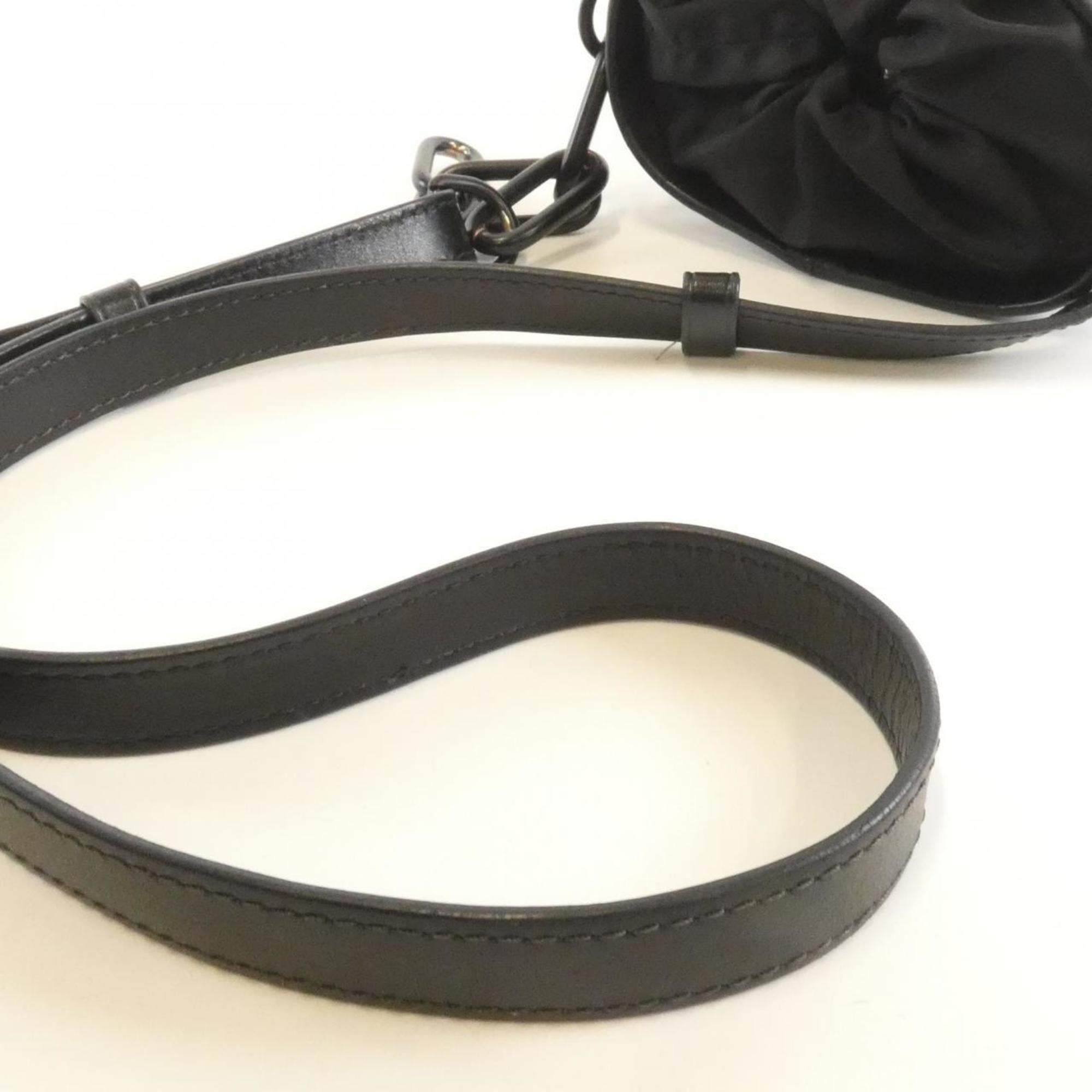 Louis Vuitton Black Leather Shoulder Bag (Pre-Owned)