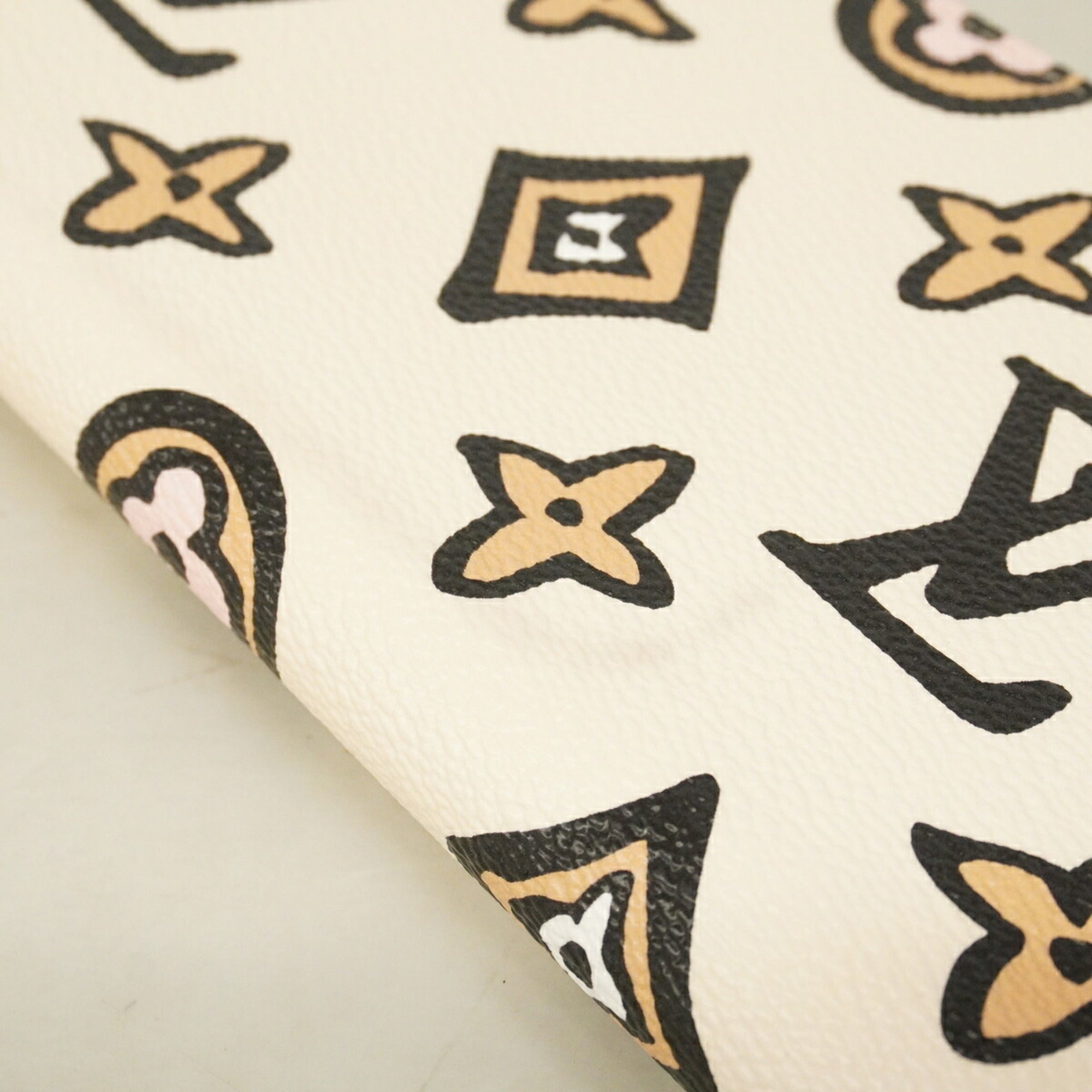 Louis Vuitton Cream Long Wallet (Bi-Fold) (Pre-Owned)