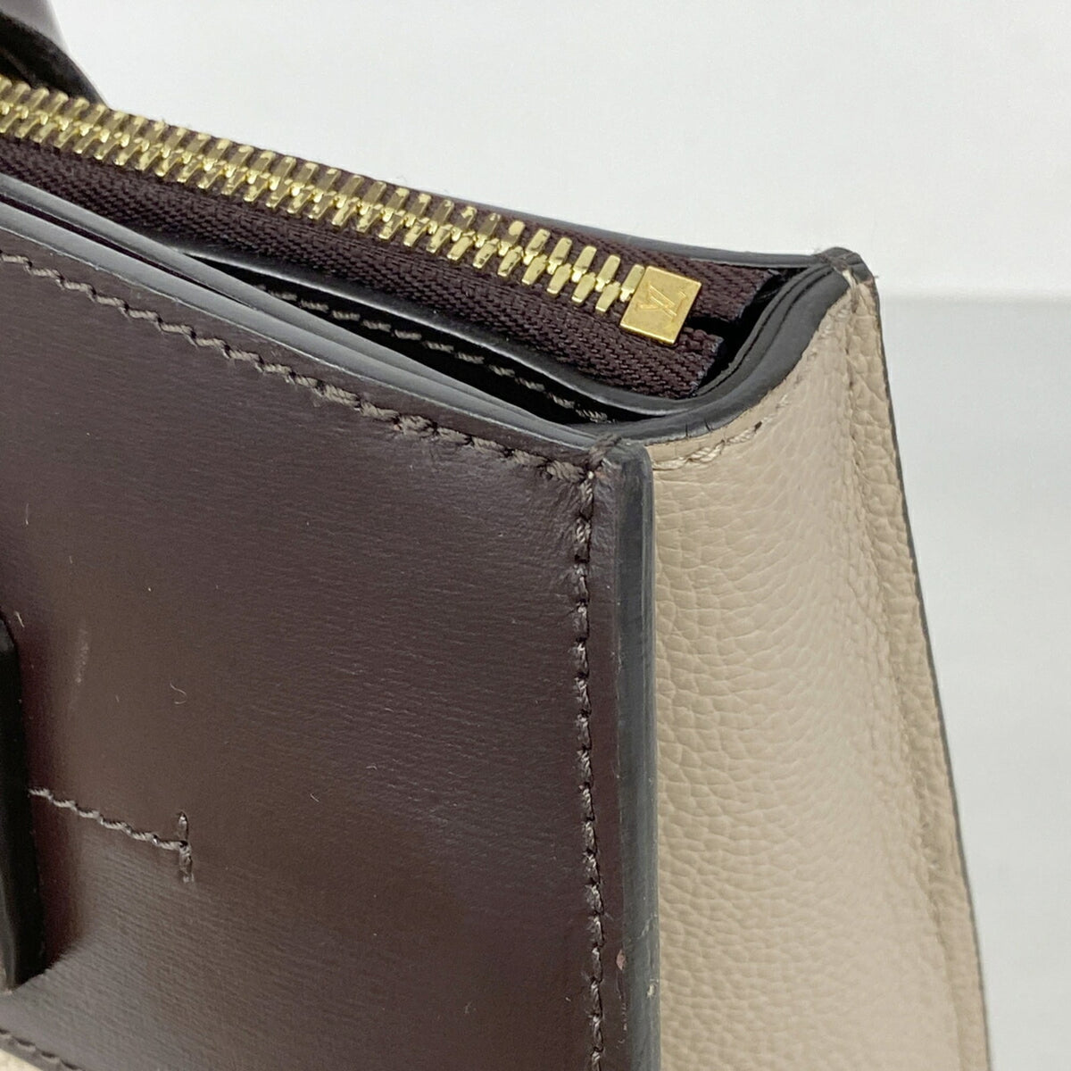 Louis Vuitton Beige Handbag (Pre-Owned)
