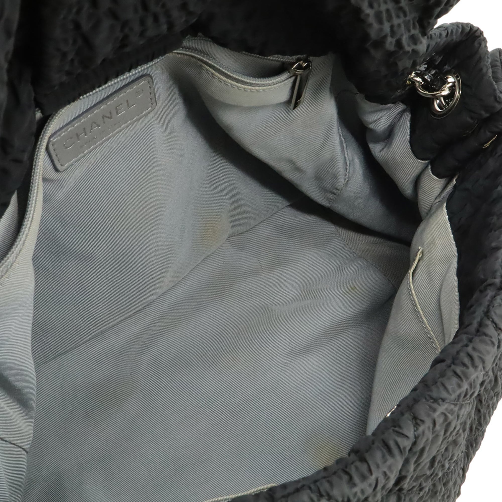 Chanel Black Nylon Leather Shoulder Bag (Pre-Owned)