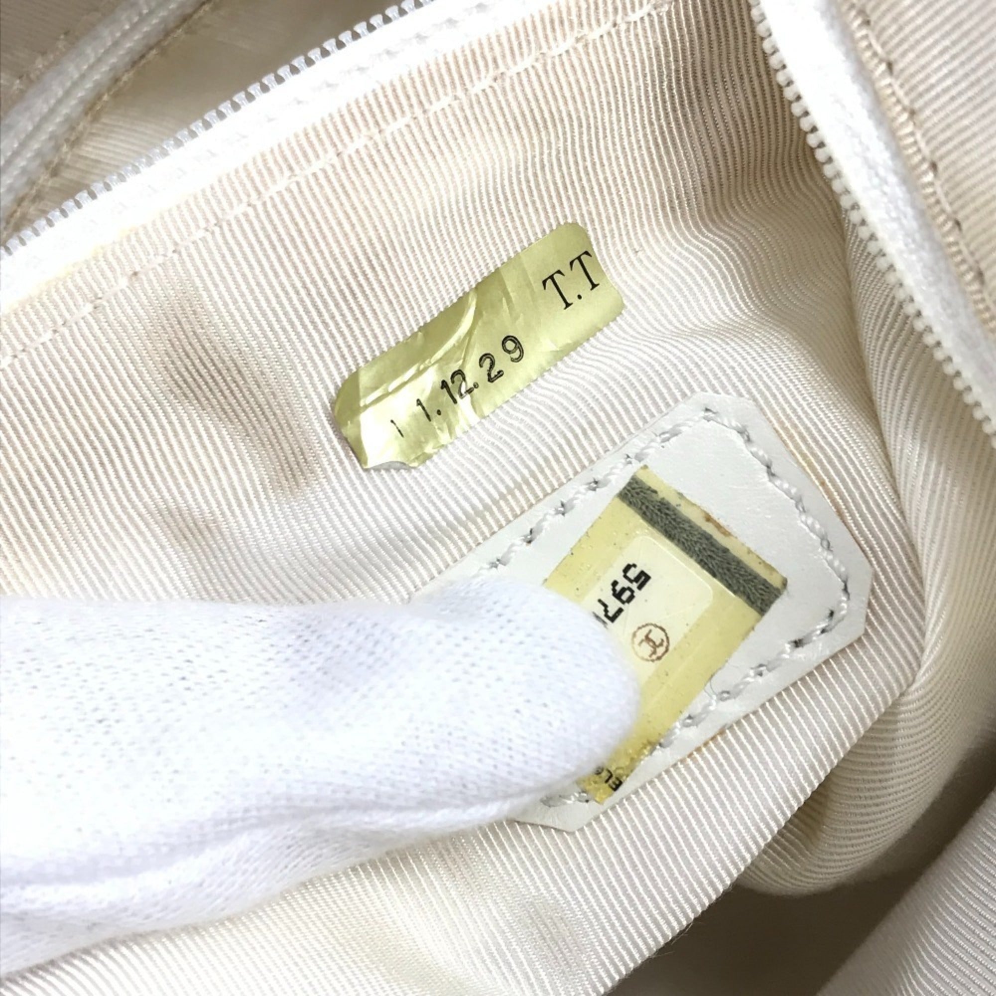 Chanel White Leather Shoulder Bag Tote Bag (Pre-Owned)
