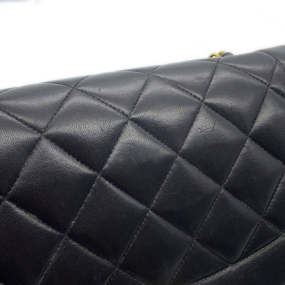 Chanel Matelasse Black Leather Shoulder Bag (Pre-Owned)