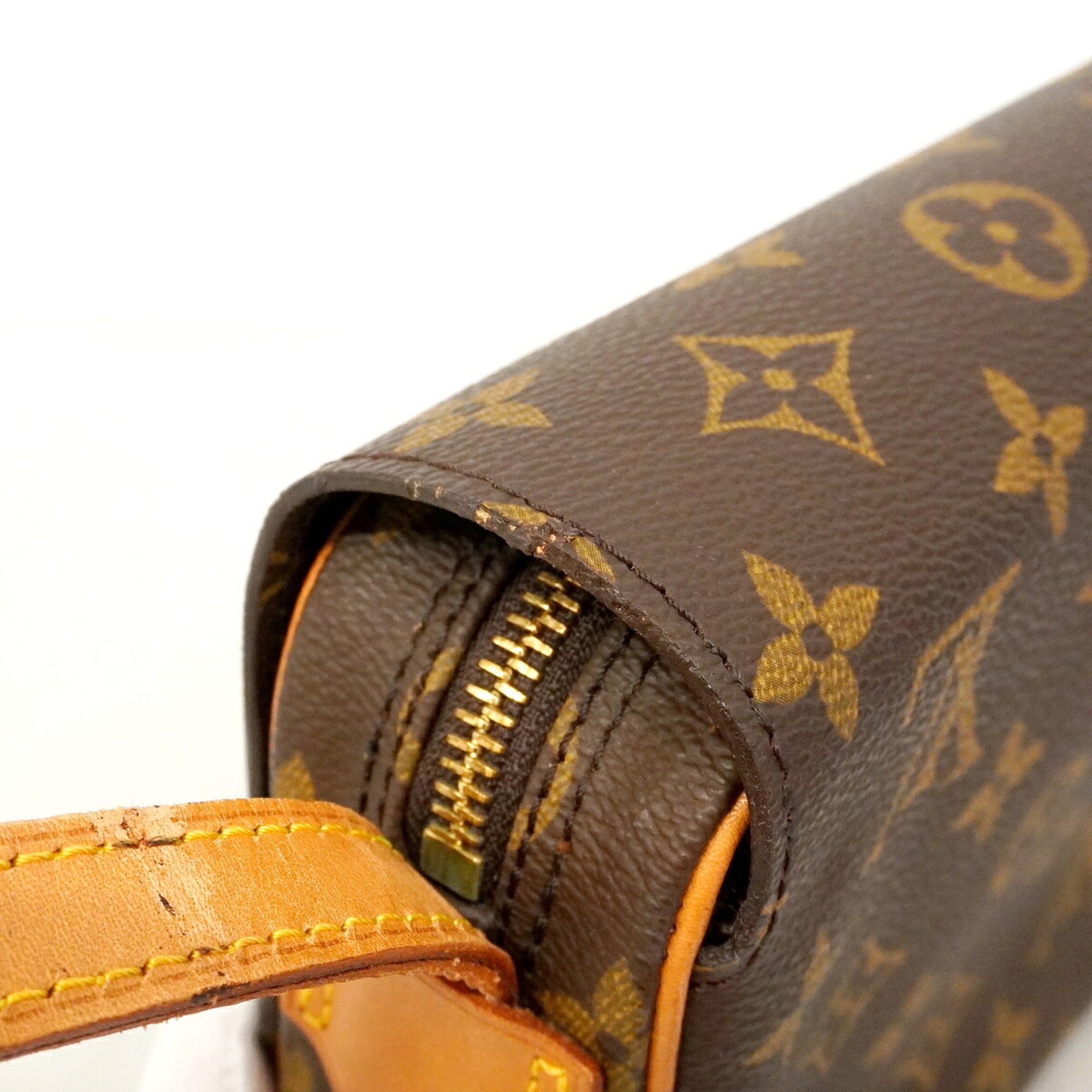 Louis Vuitton Brown Shoulder Bag (Pre-Owned)