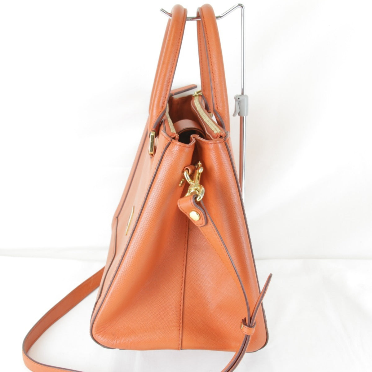 Mcm Orange Leather Shoulder Bag (Pre-Owned)