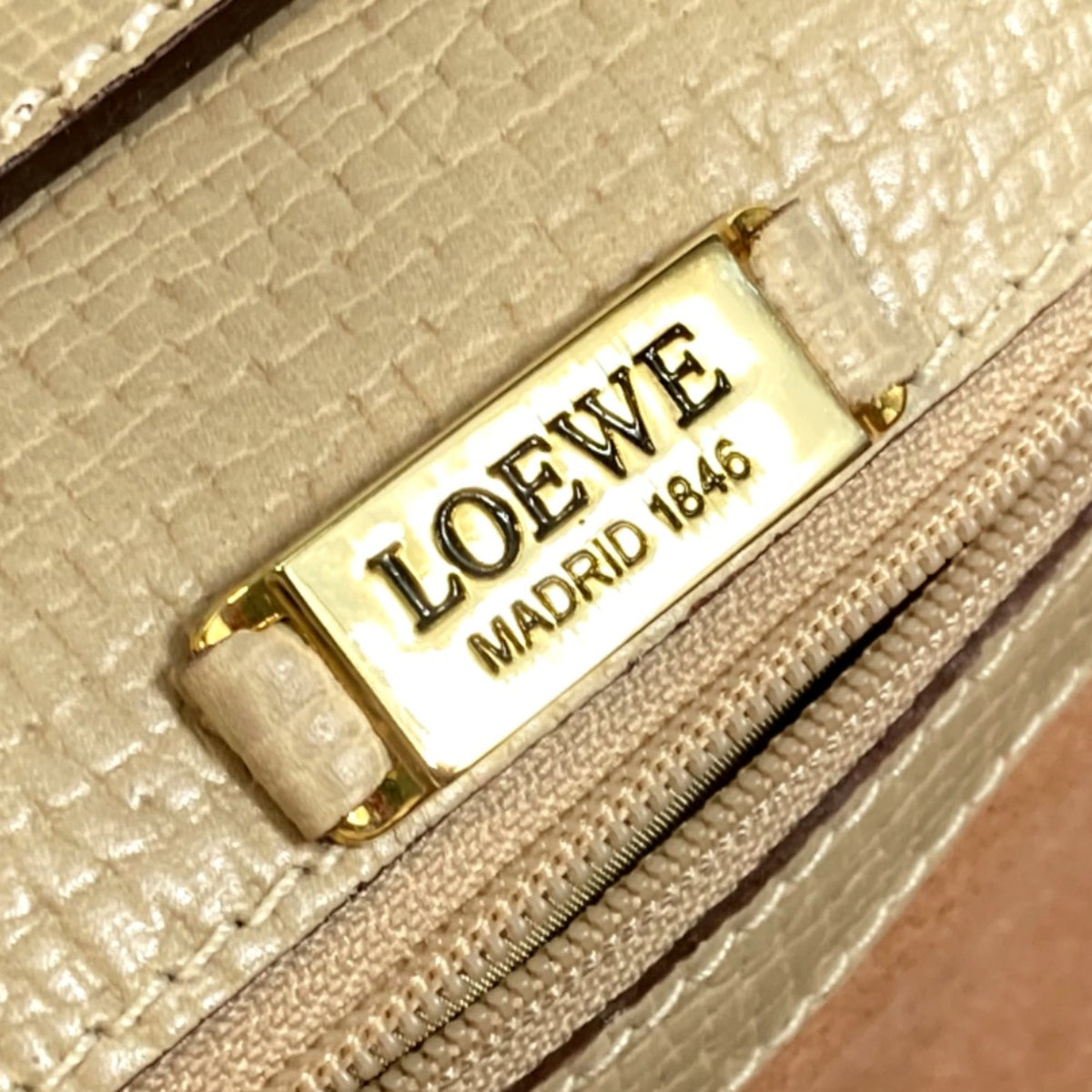 Loewe Beige Leather Handbag (Pre-Owned)