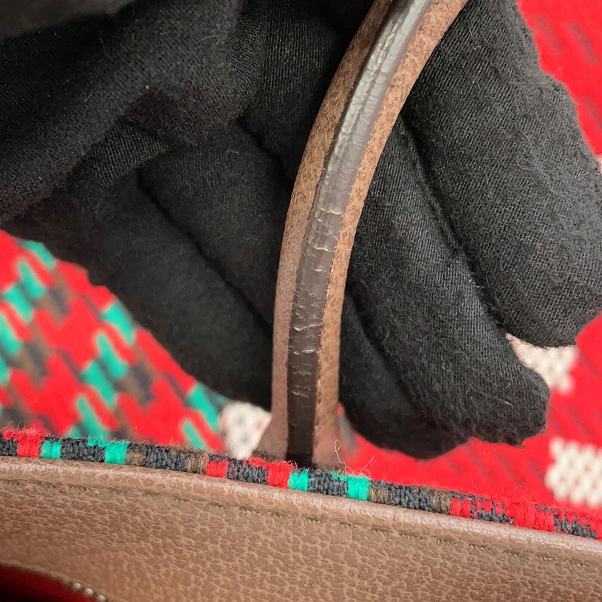 Gucci Multi-Color Red Color Canvas Leather Handbag (Pre-Owned)