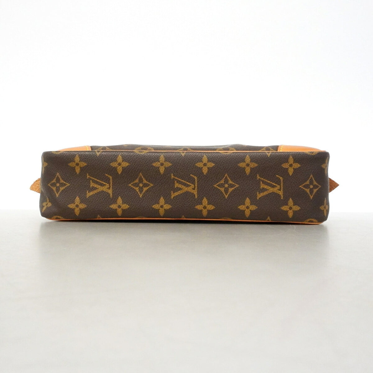 Louis Vuitton Brown Clutch Bag (Pre-Owned)