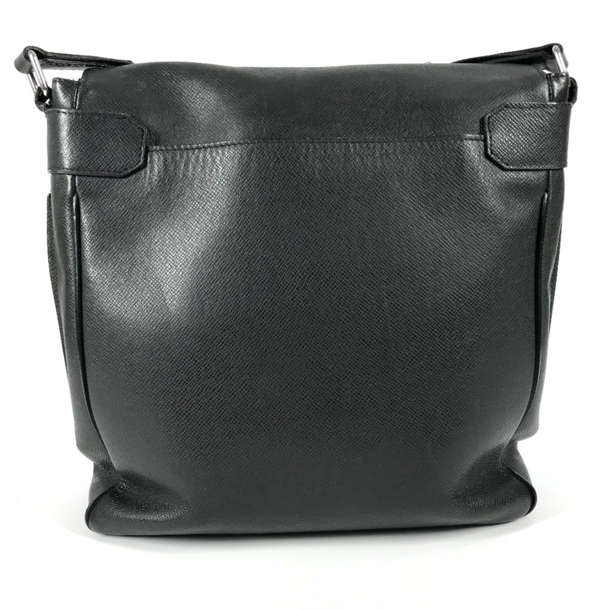 Louis Vuitton Ardoise Black Taiga Leather Leather Messenger Bag Shoulder Bag (Pre-Owned)