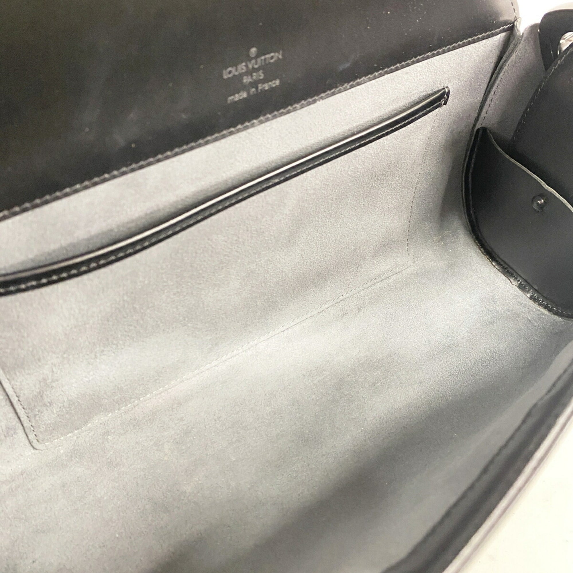 Louis Vuitton Noir Shoulder Bag (Pre-Owned)