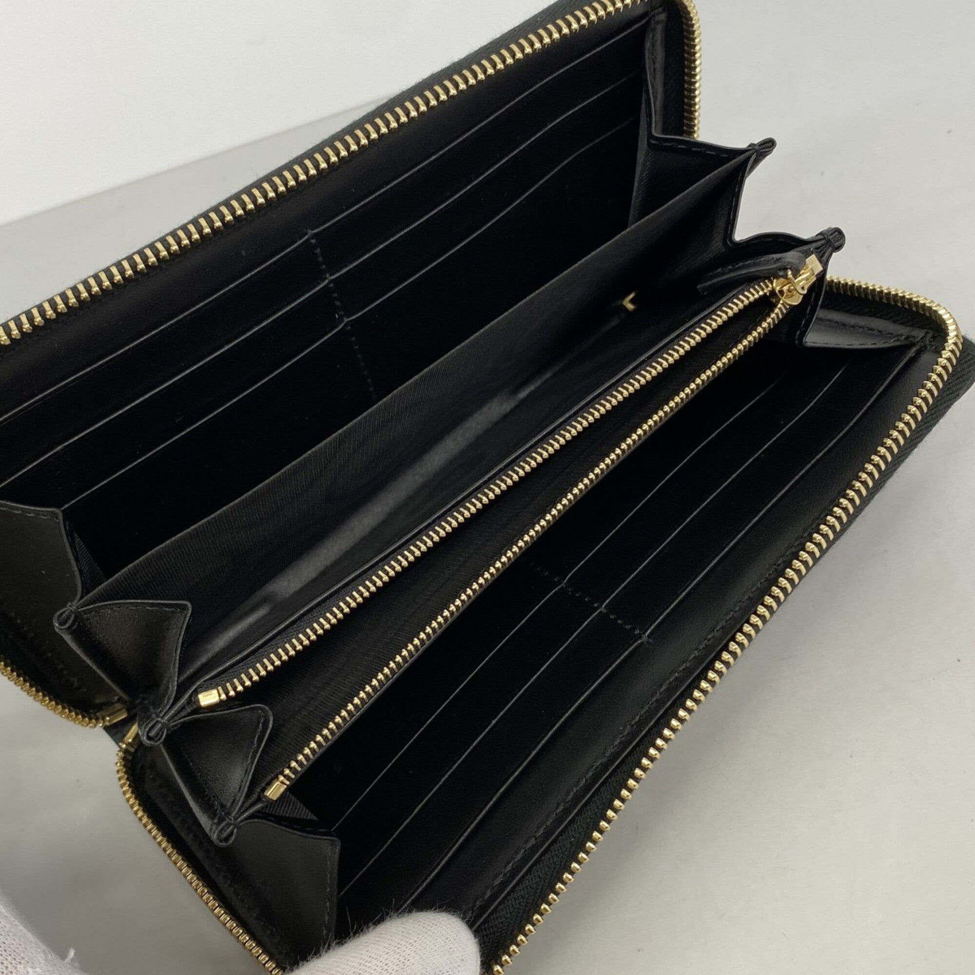 Gucci Black Leather Long Wallet (Bi-Fold) (Pre-Owned)