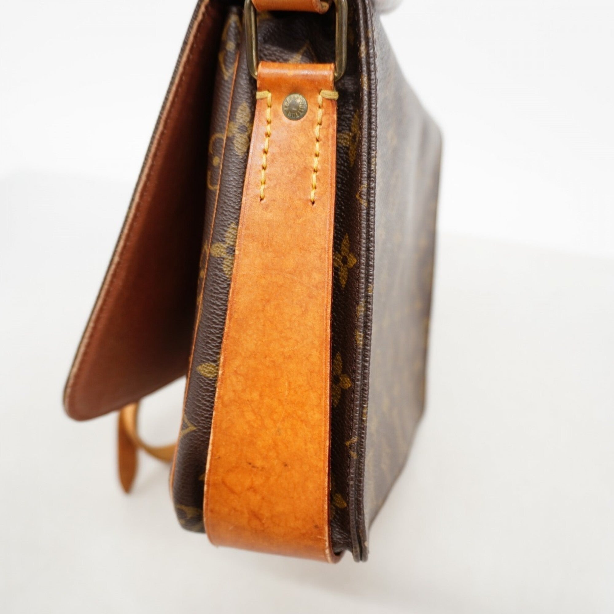 Louis Vuitton Brown Shoulder Bag (Pre-Owned)