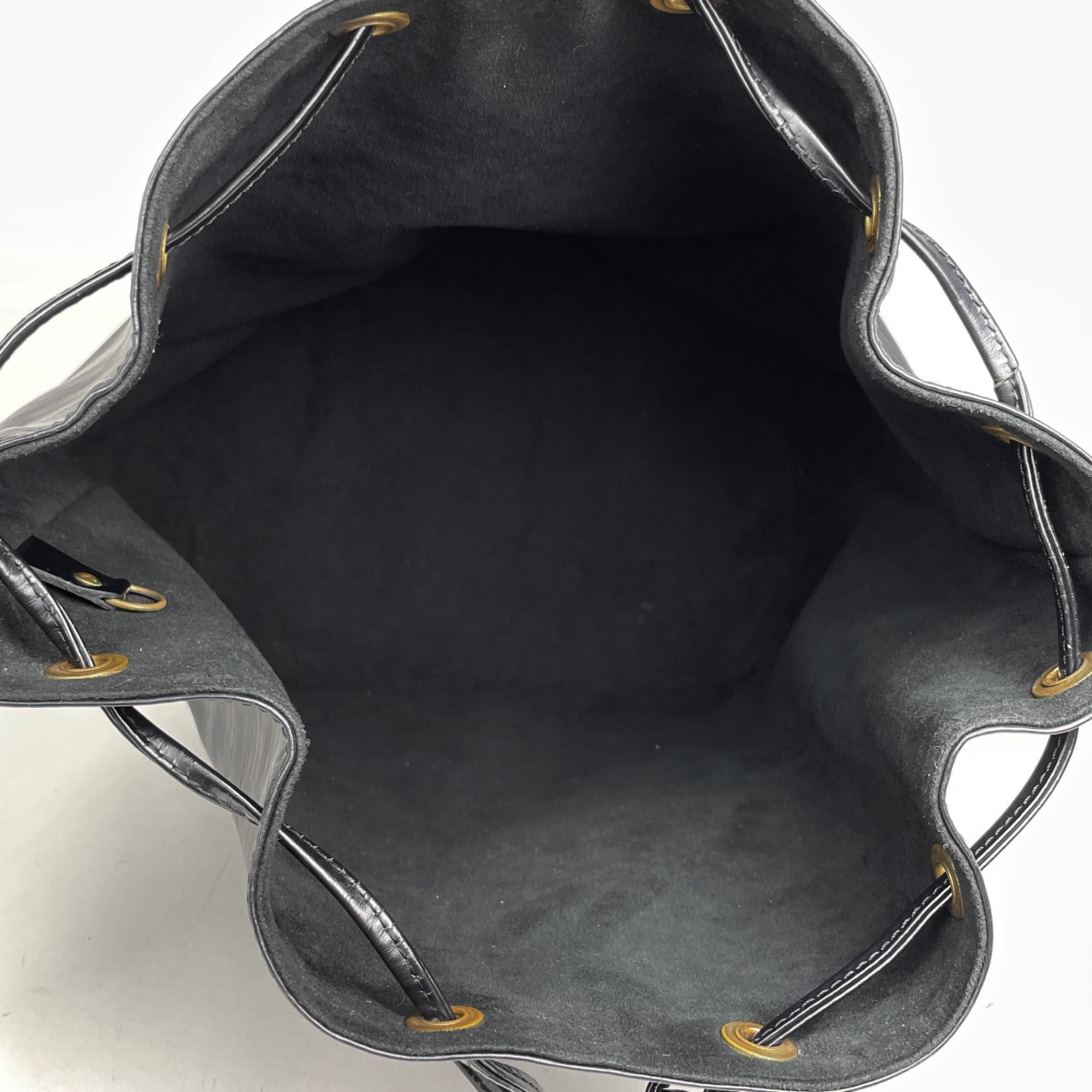 Louis Vuitton Black Noir Epi Leather Shoulder Bag (Pre-Owned)