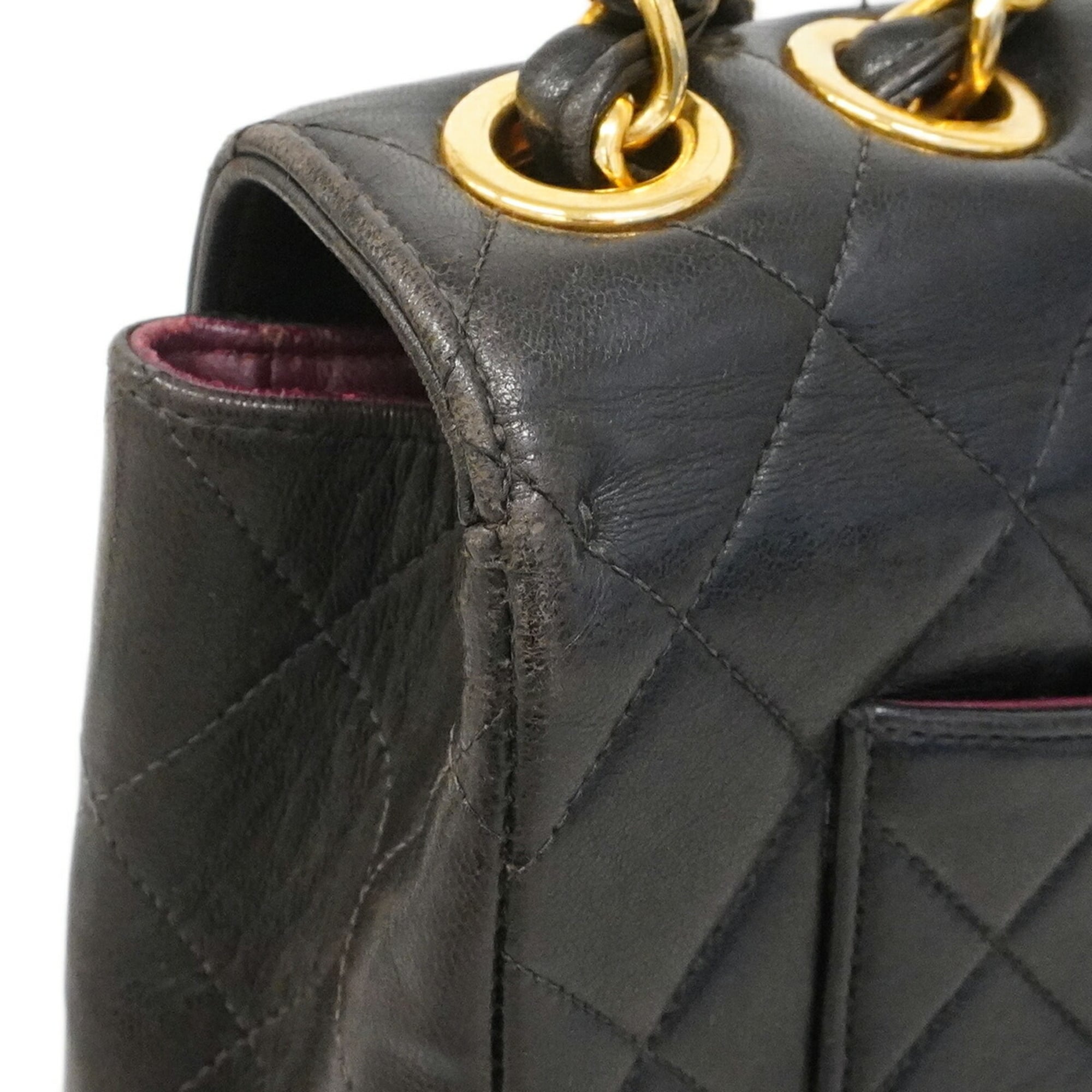 Chanel Black Leather Shoulder Bag (Pre-Owned)