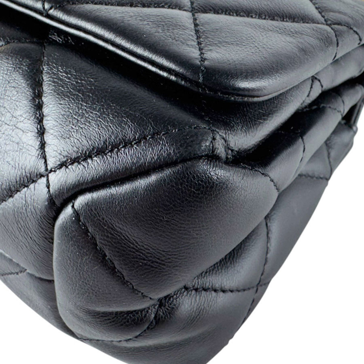 Chanel Black Leather Shoulder Bag (Pre-Owned)