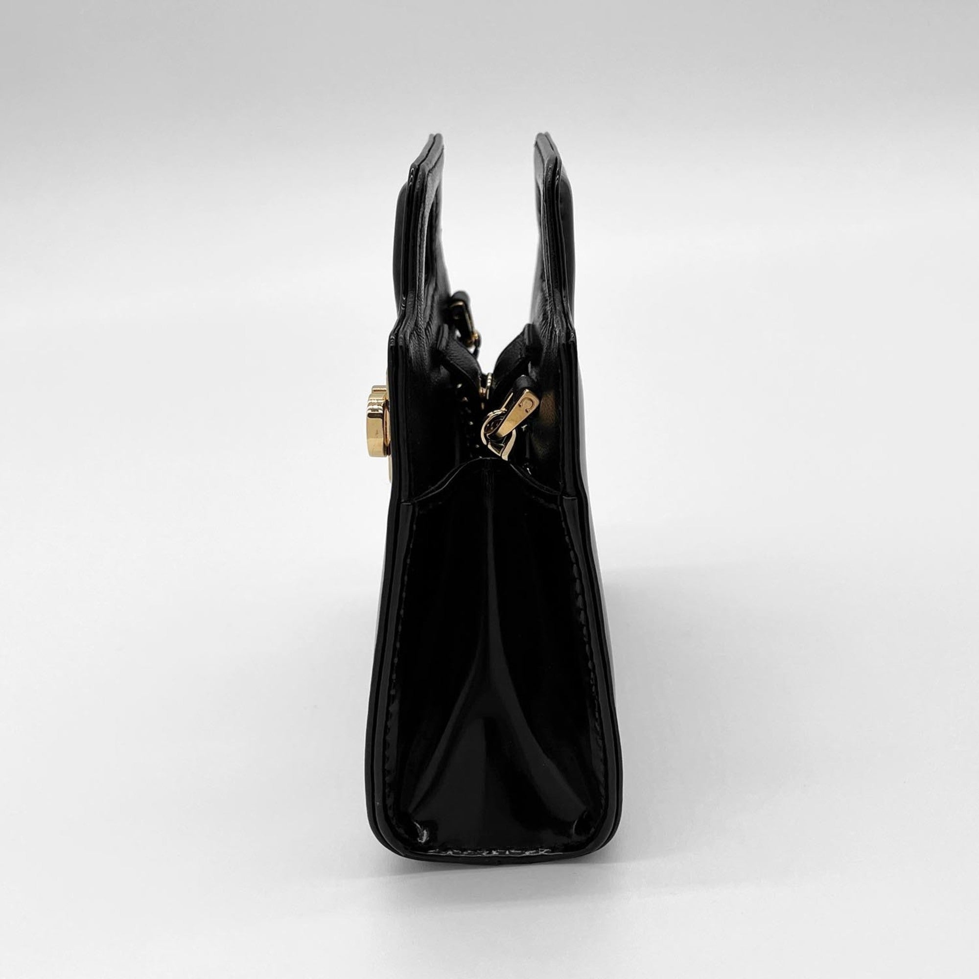 Salvatore Ferragamo Black Metal Leather Shoulder Bag (Pre-Owned)