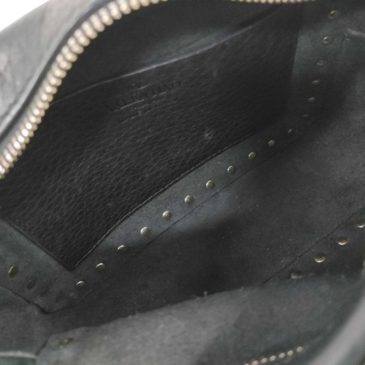 Valentino Garavani Black Leather Shoulder Bag (Pre-Owned)