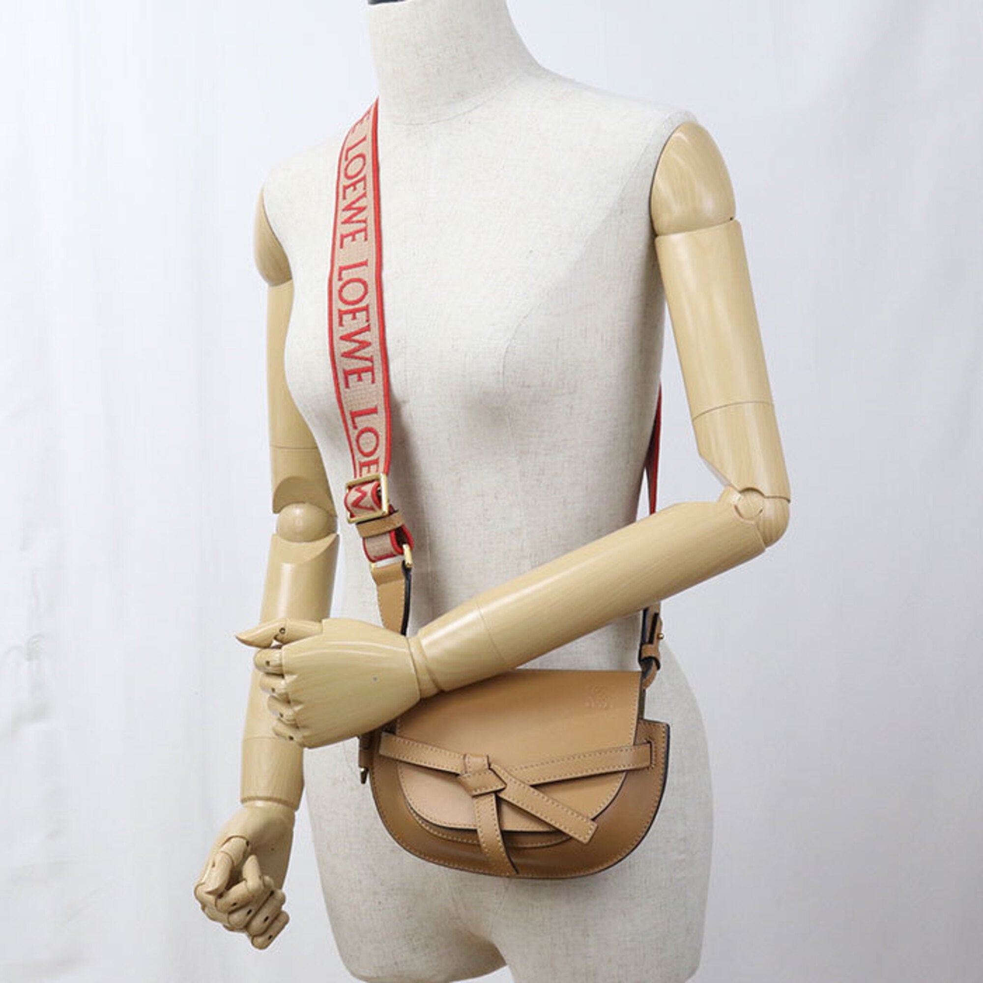 Loewe Brown Leather Shoulder Bag (Pre-Owned)