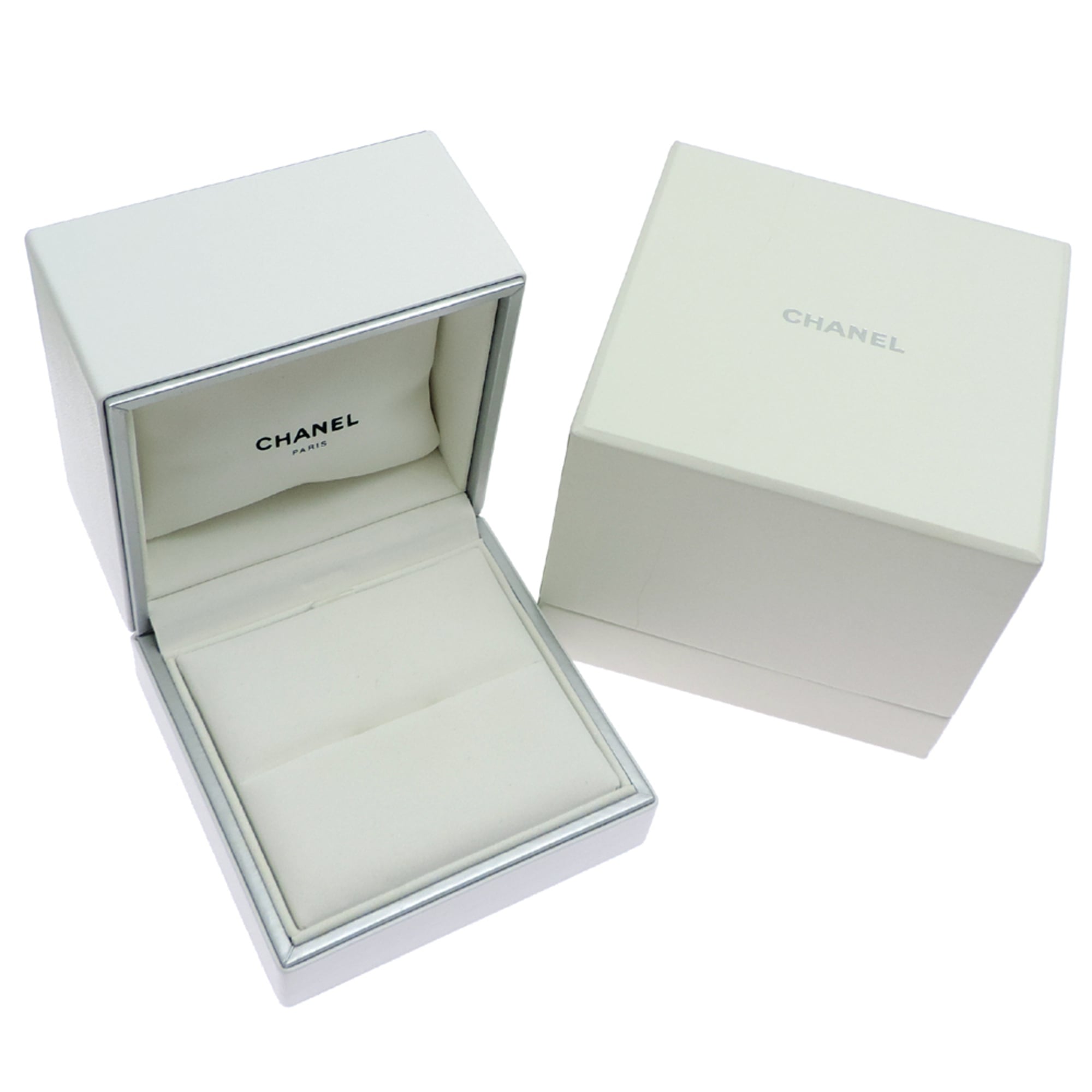 Chanel Platinum 950 Band Ring (Pre-Owned)