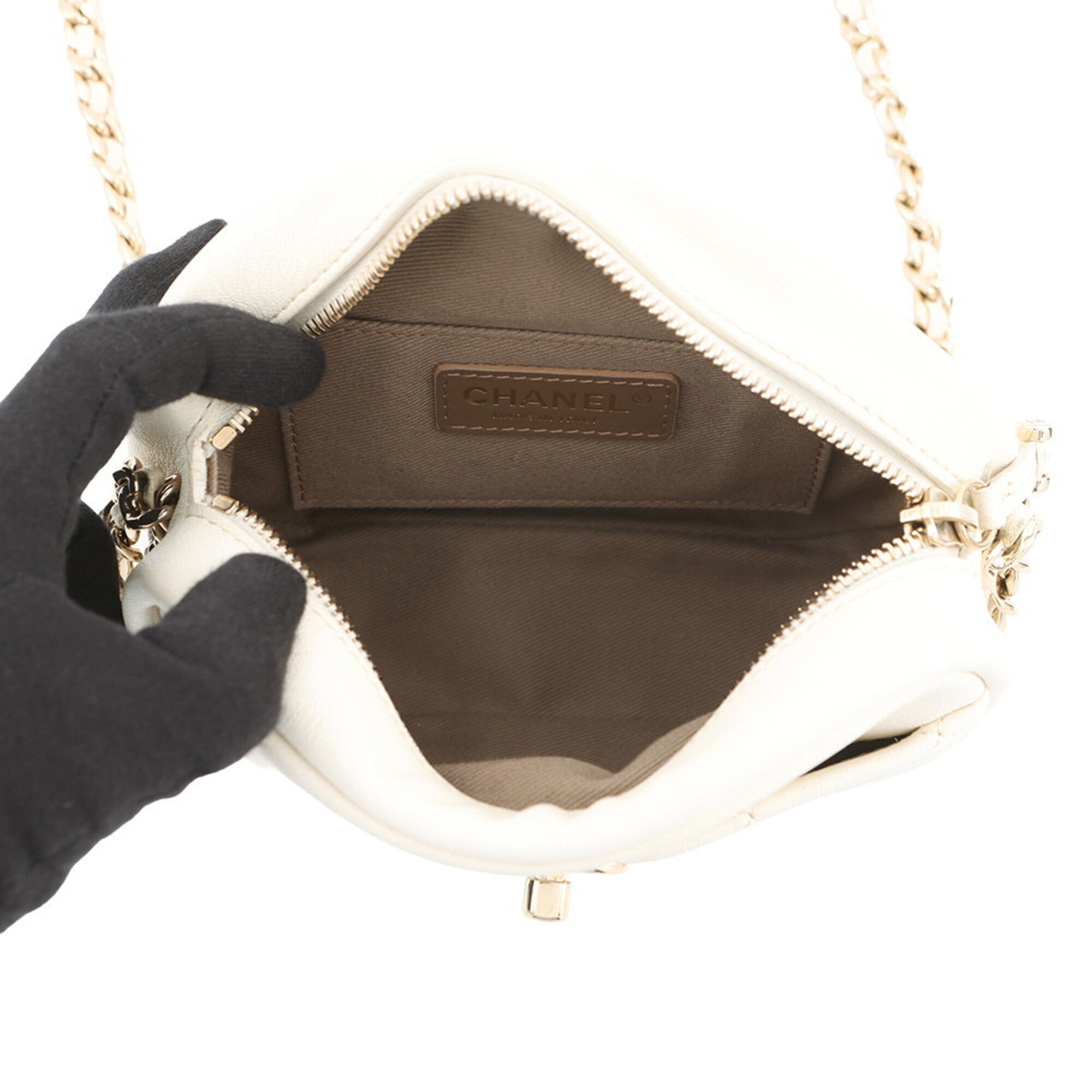 Chanel Ivory Leather Handbag Shoulder Bag (Pre-Owned)