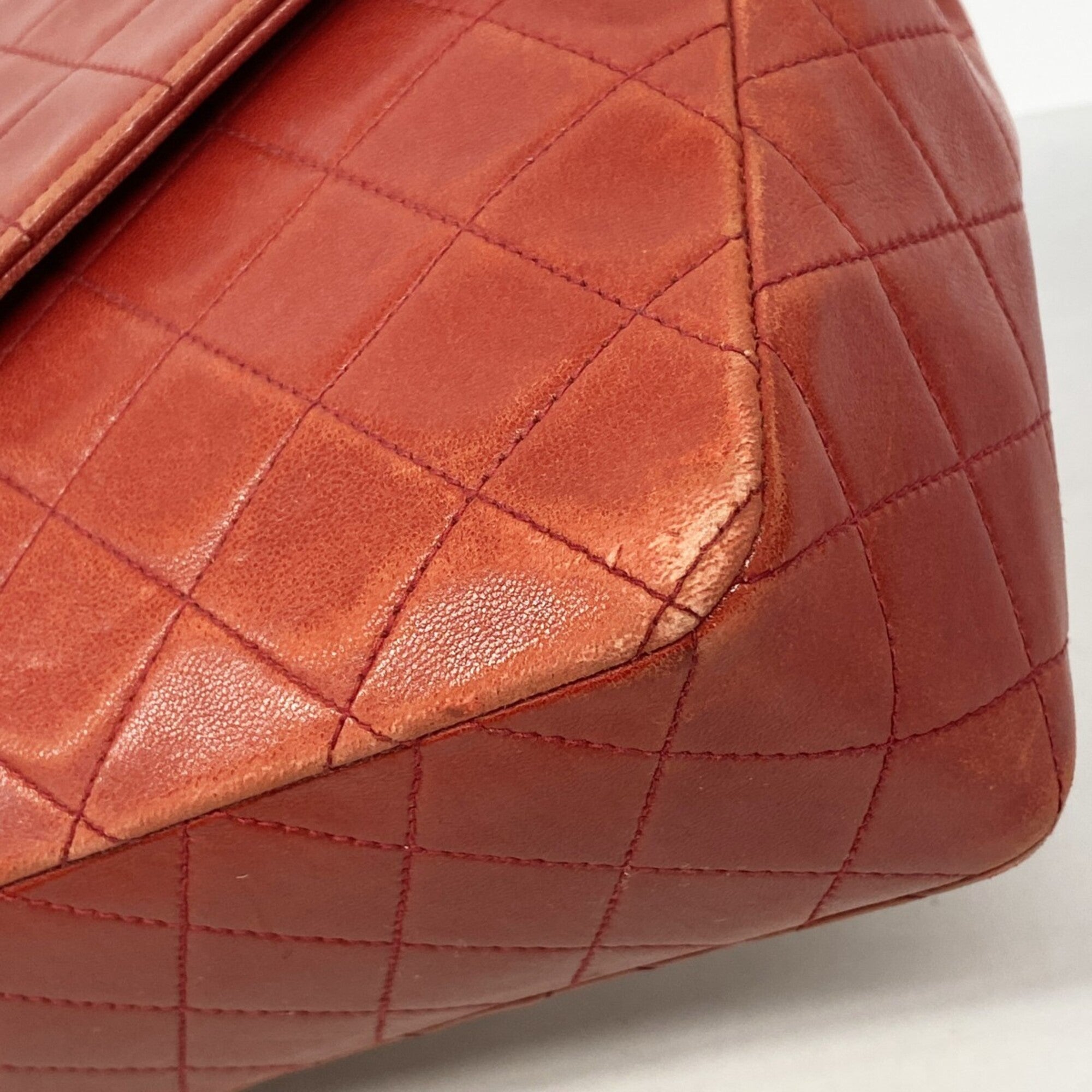 Chanel Red Color Leather Shoulder Bag (Pre-Owned)