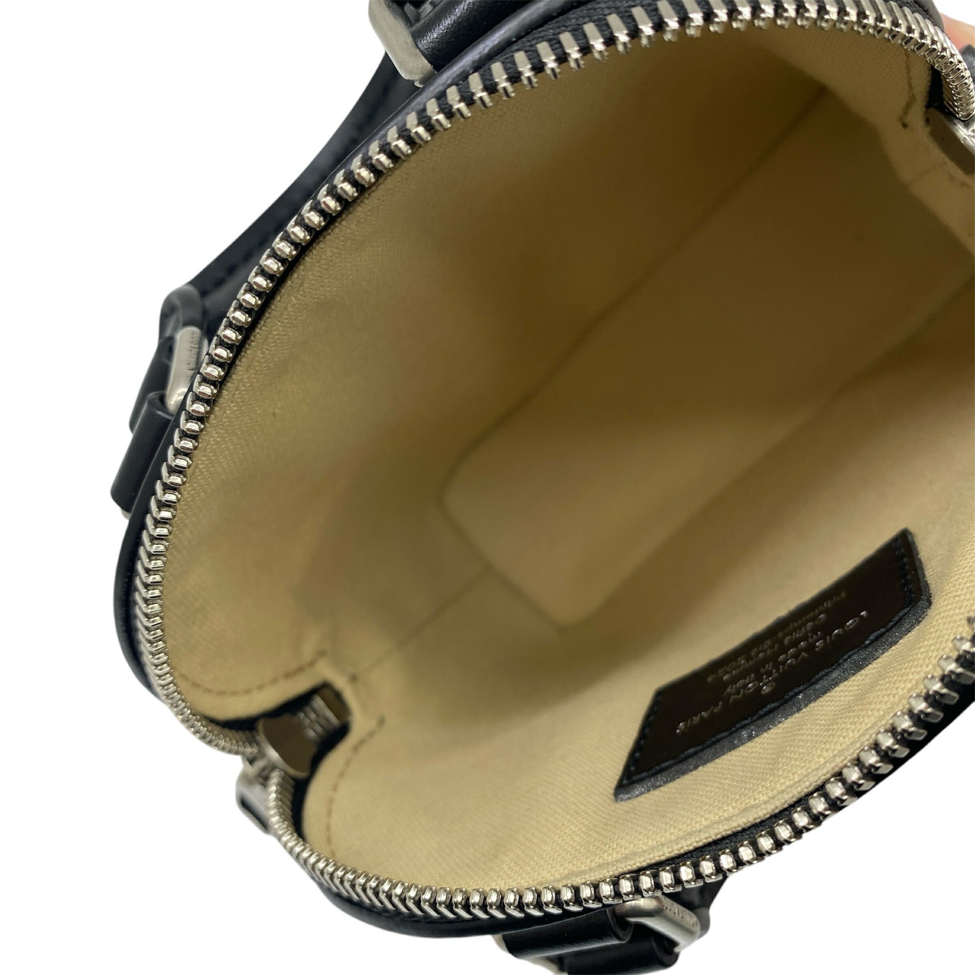 Louis Vuitton Black Leather Handbag Shoulder Bag (Pre-Owned)