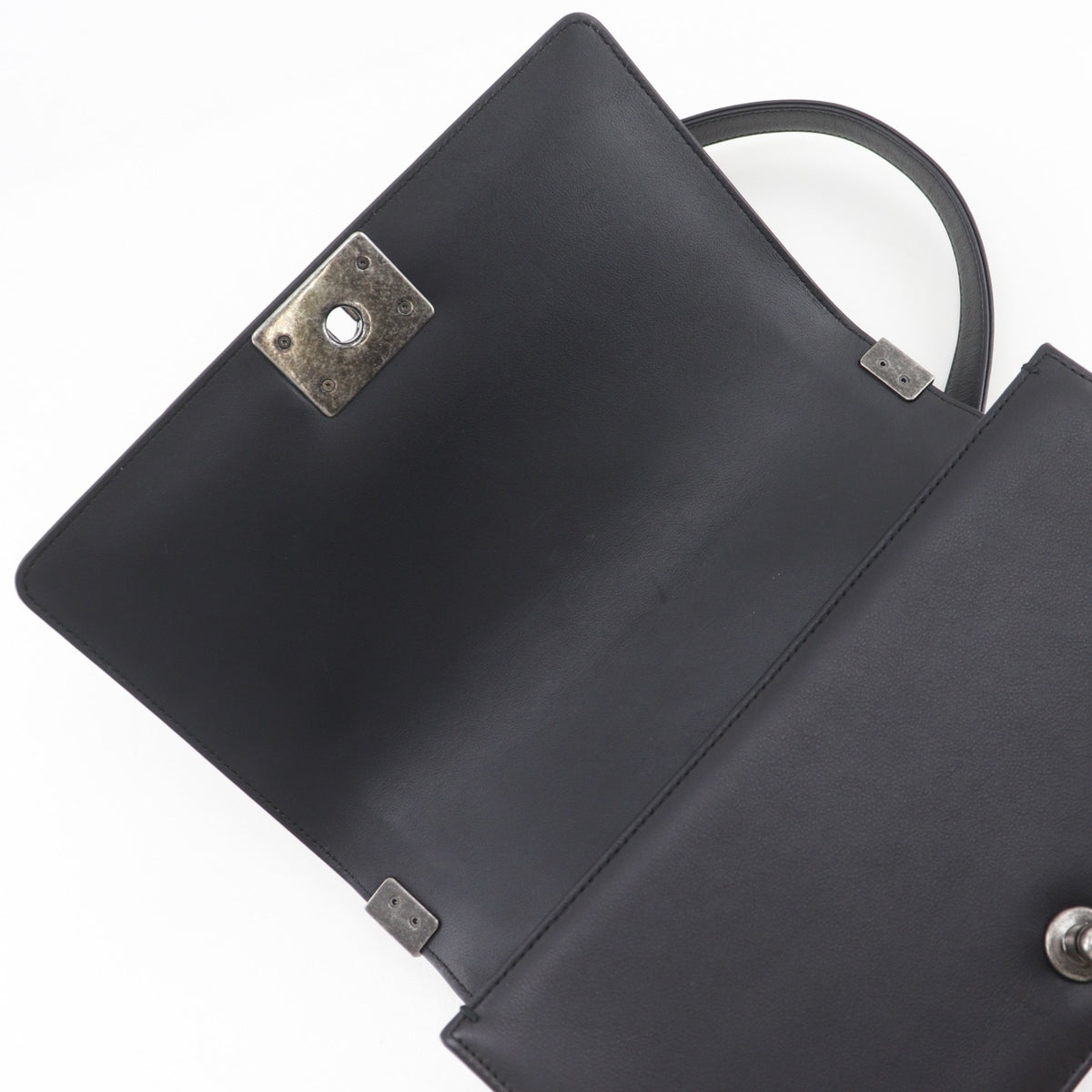 Chanel Black Leather Shoulder Bag (Pre-Owned)