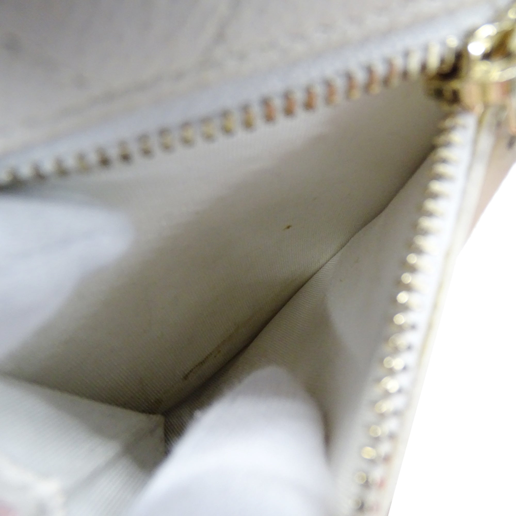 Chanel White Grained Calfskin Wallet (Tri-Fold) (Pre-Owned)