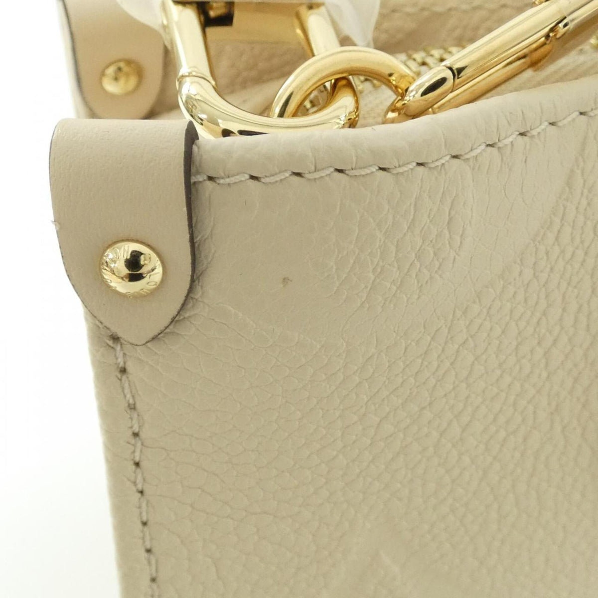 Louis Vuitton Cream Leather Handbag (Pre-Owned)