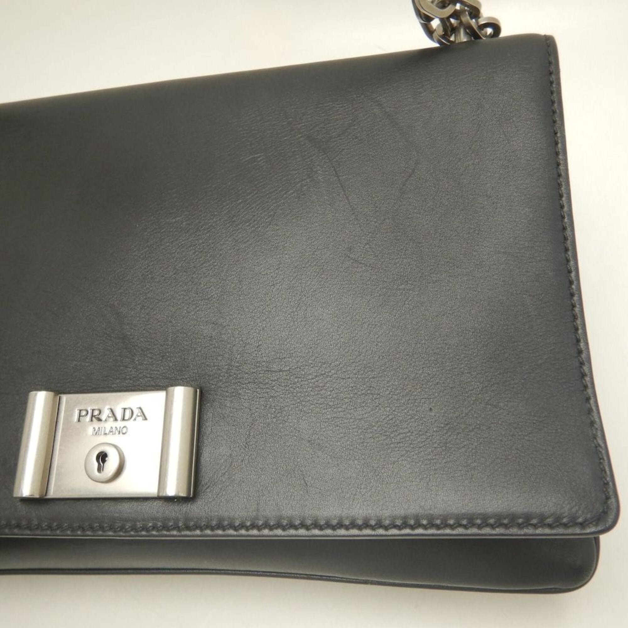 Prada Nero Leather Shoulder Bag (Pre-Owned)