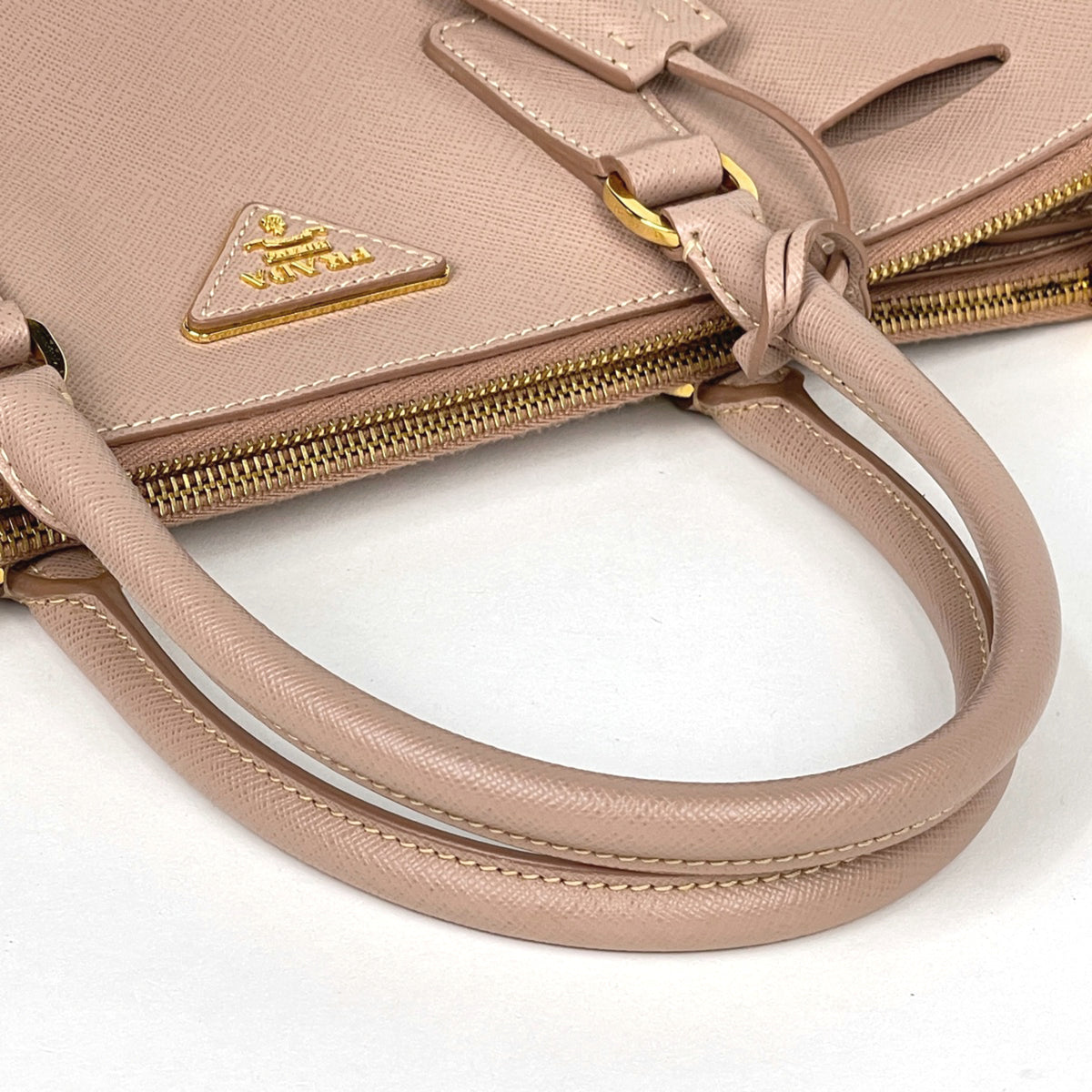 Prada Pink Leather Handbag (Pre-Owned)