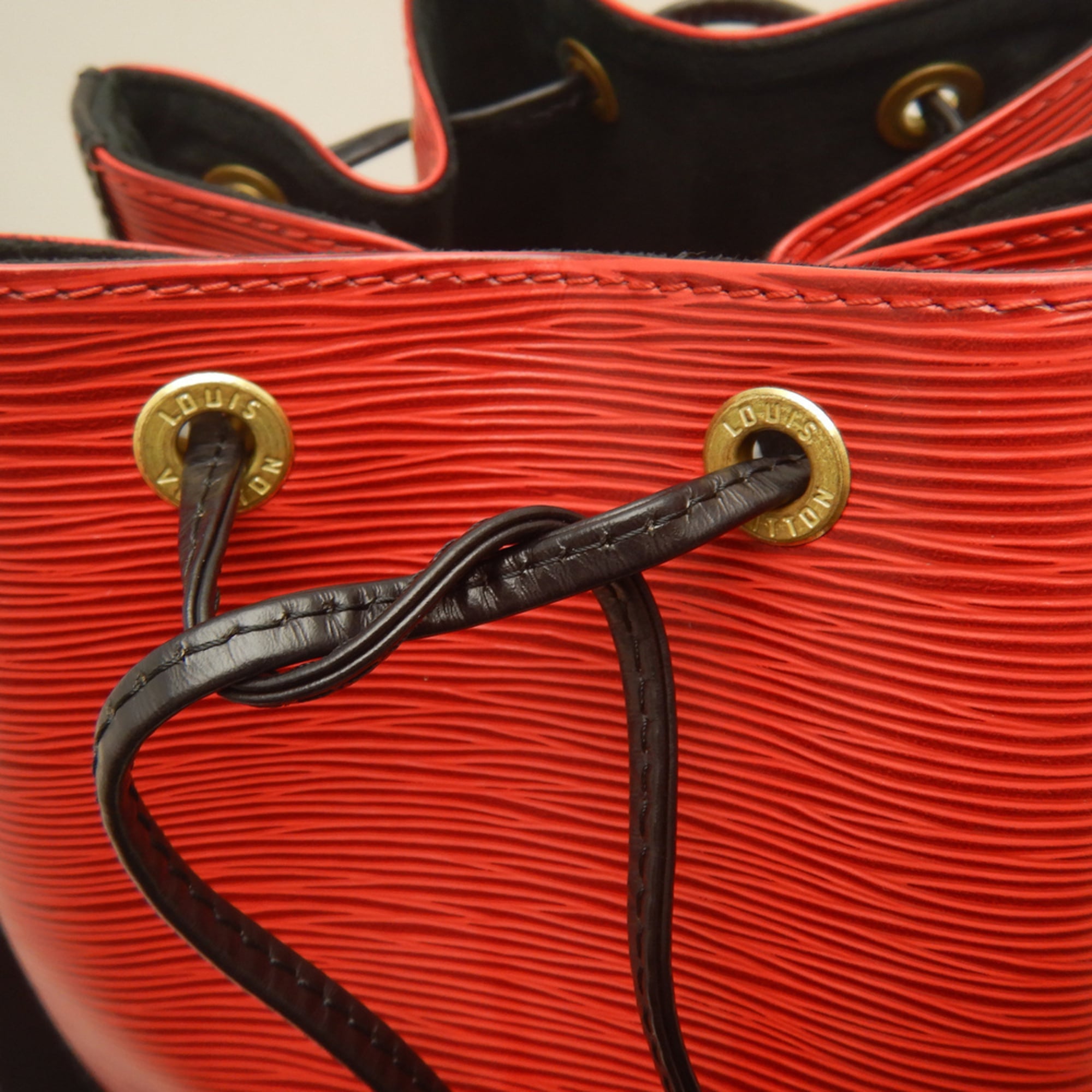 Louis Vuitton Castilian Red Noir Epi Leather Shoulder Bag (Pre-Owned)