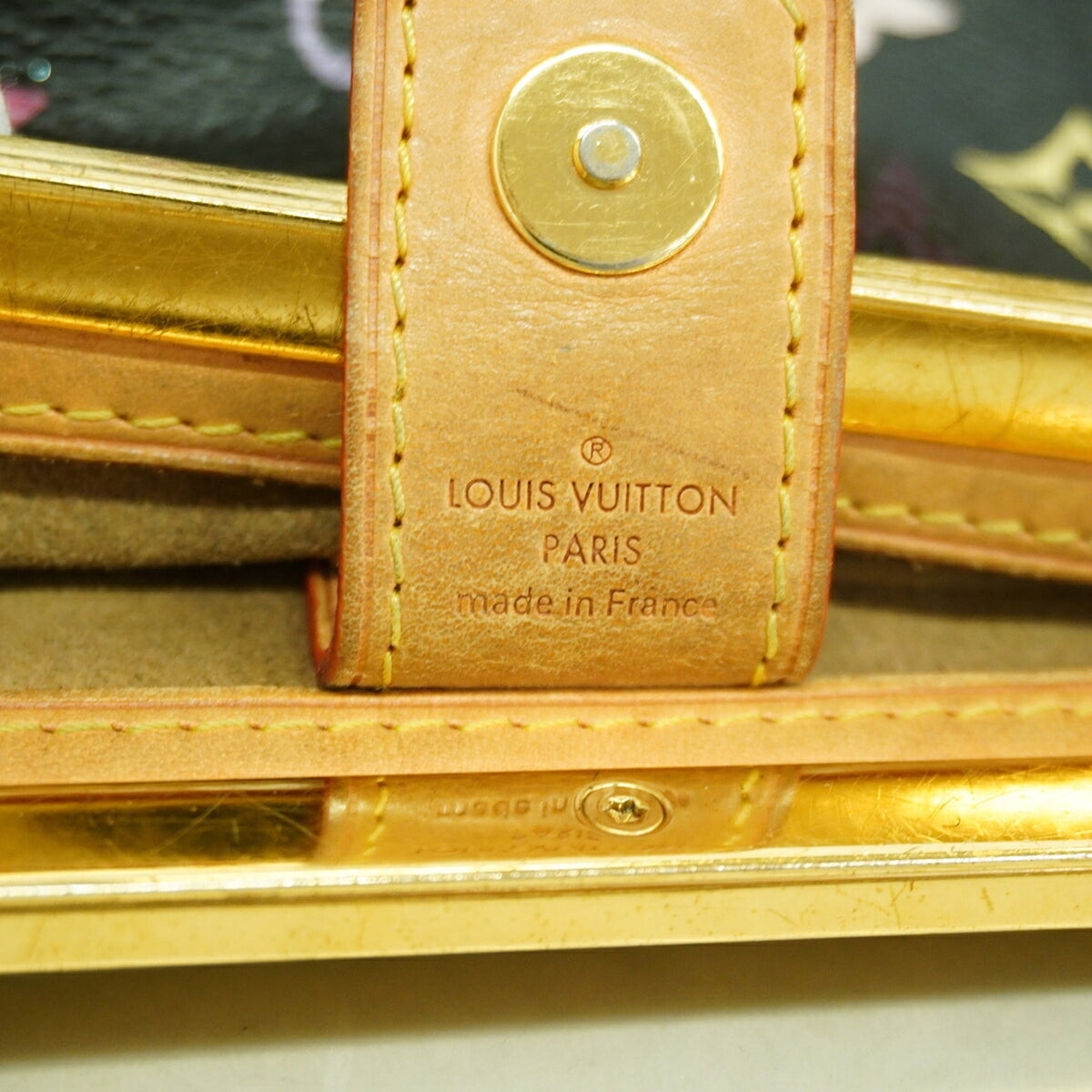 Louis Vuitton Noir Handbag (Pre-Owned)